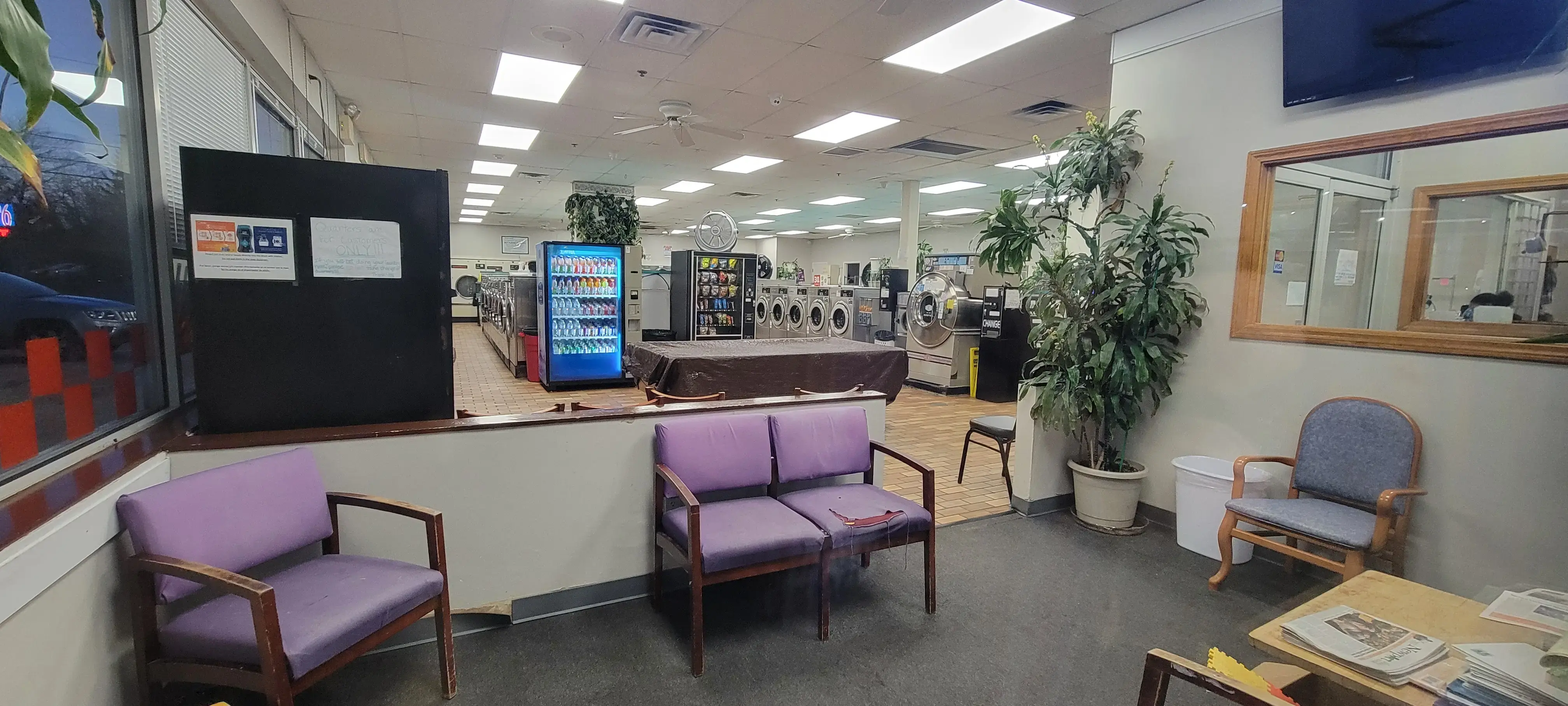 Town Center Laundry - Image 12