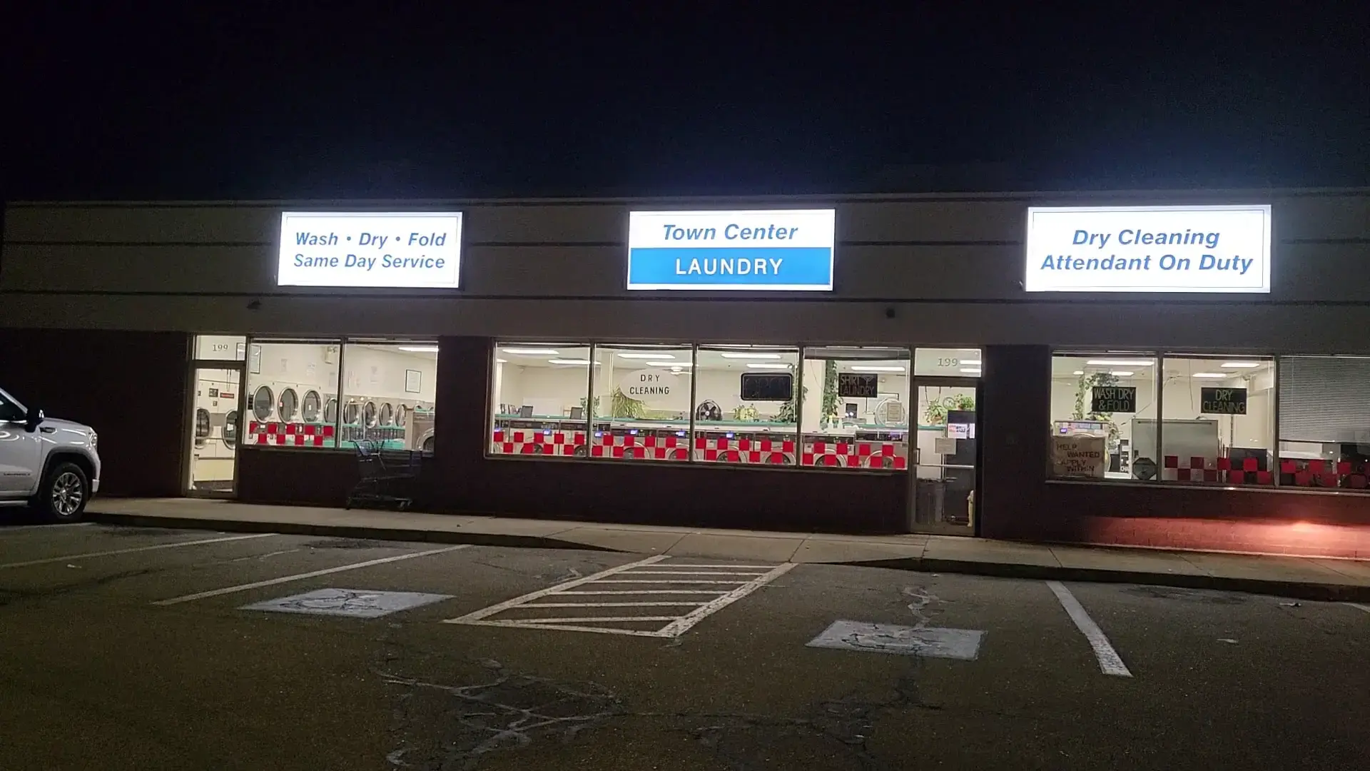 Town Center Laundry - Image 10