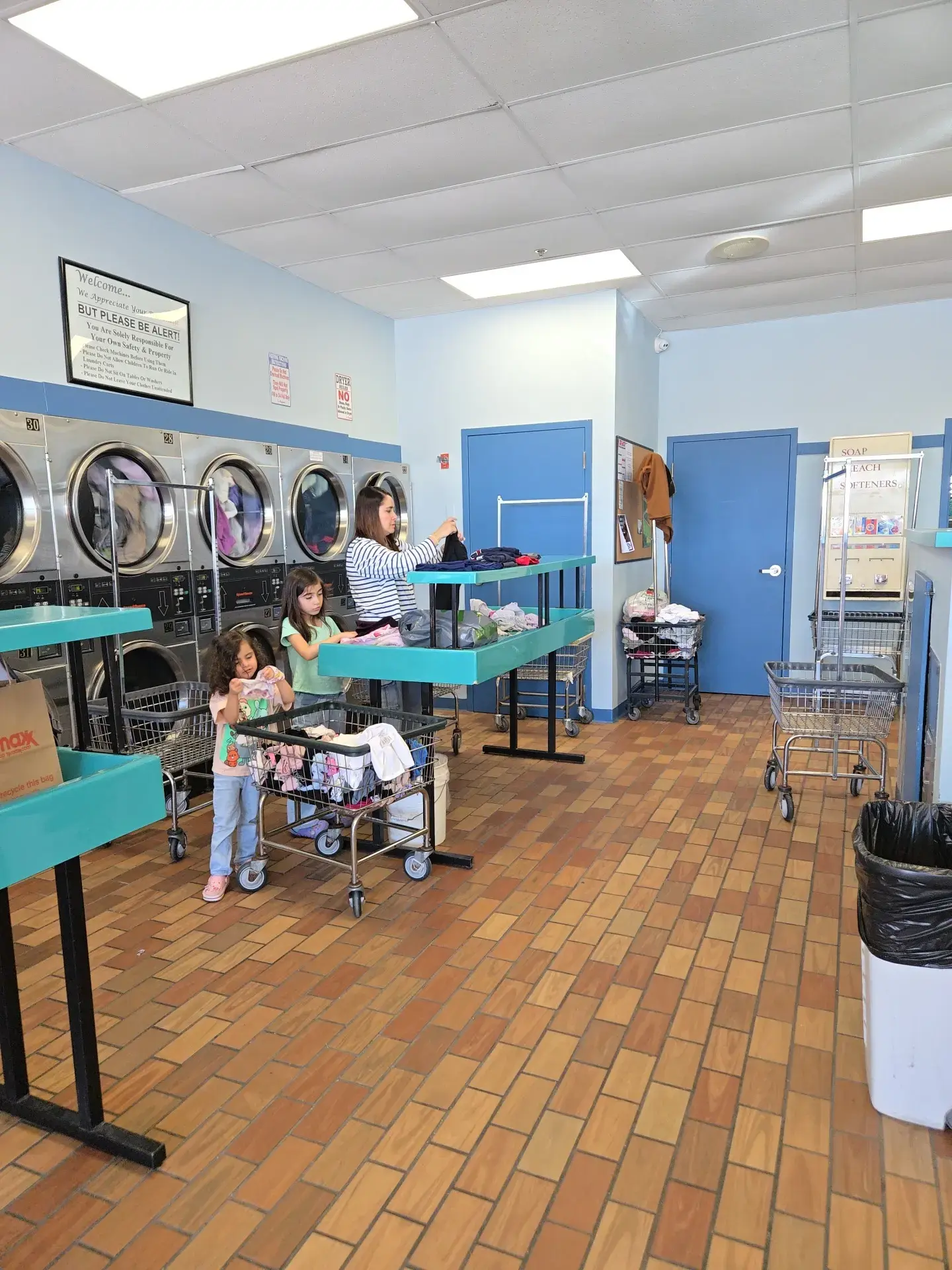 Town Center Laundry thumbnail 5
