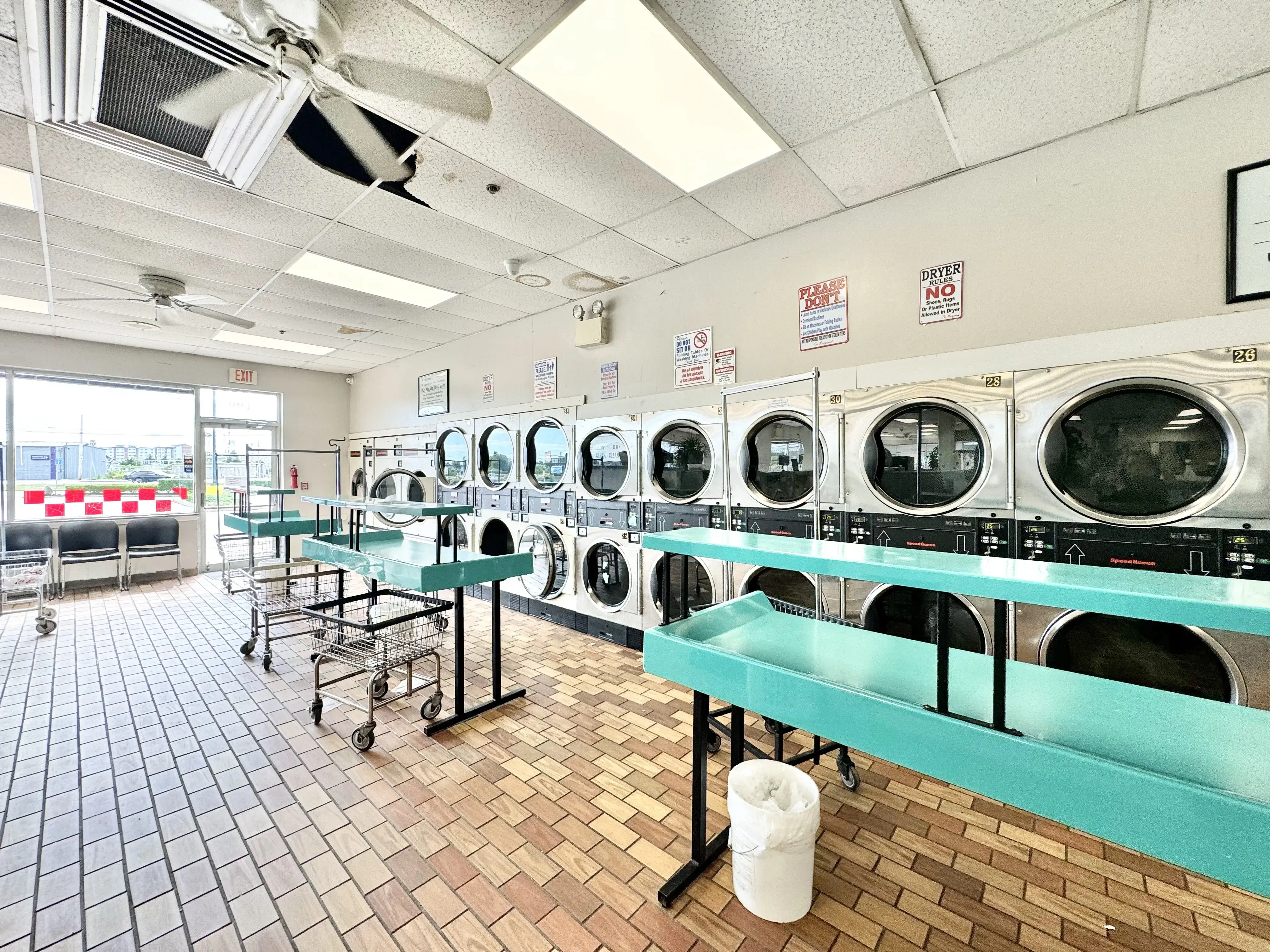 Town Center Laundry thumbnail 15