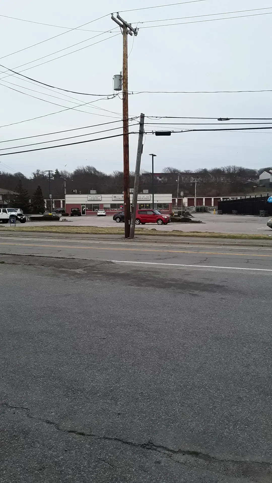 Town Center Laundry - Image 14
