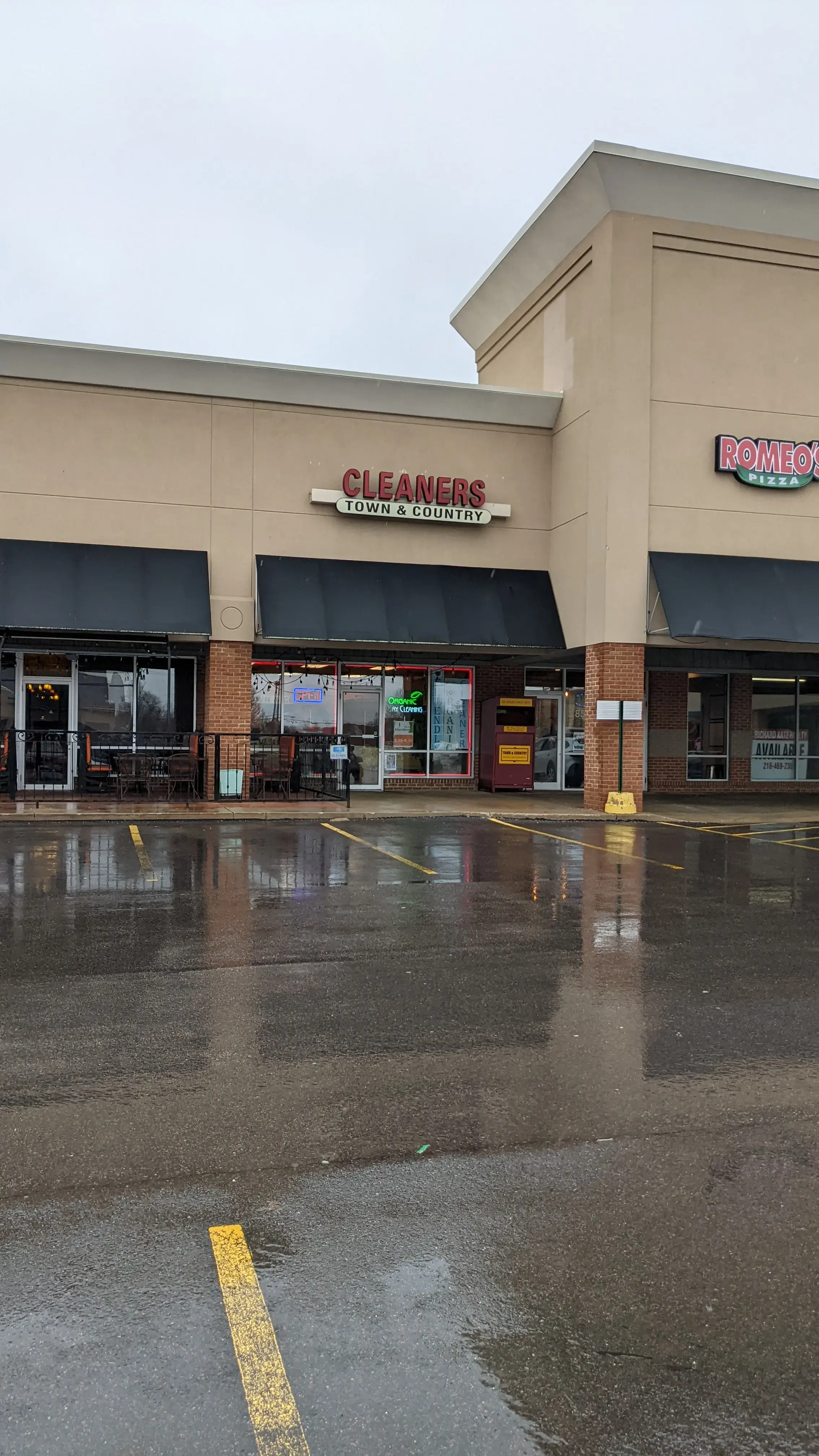 Town & Country Cleaners - Image 4