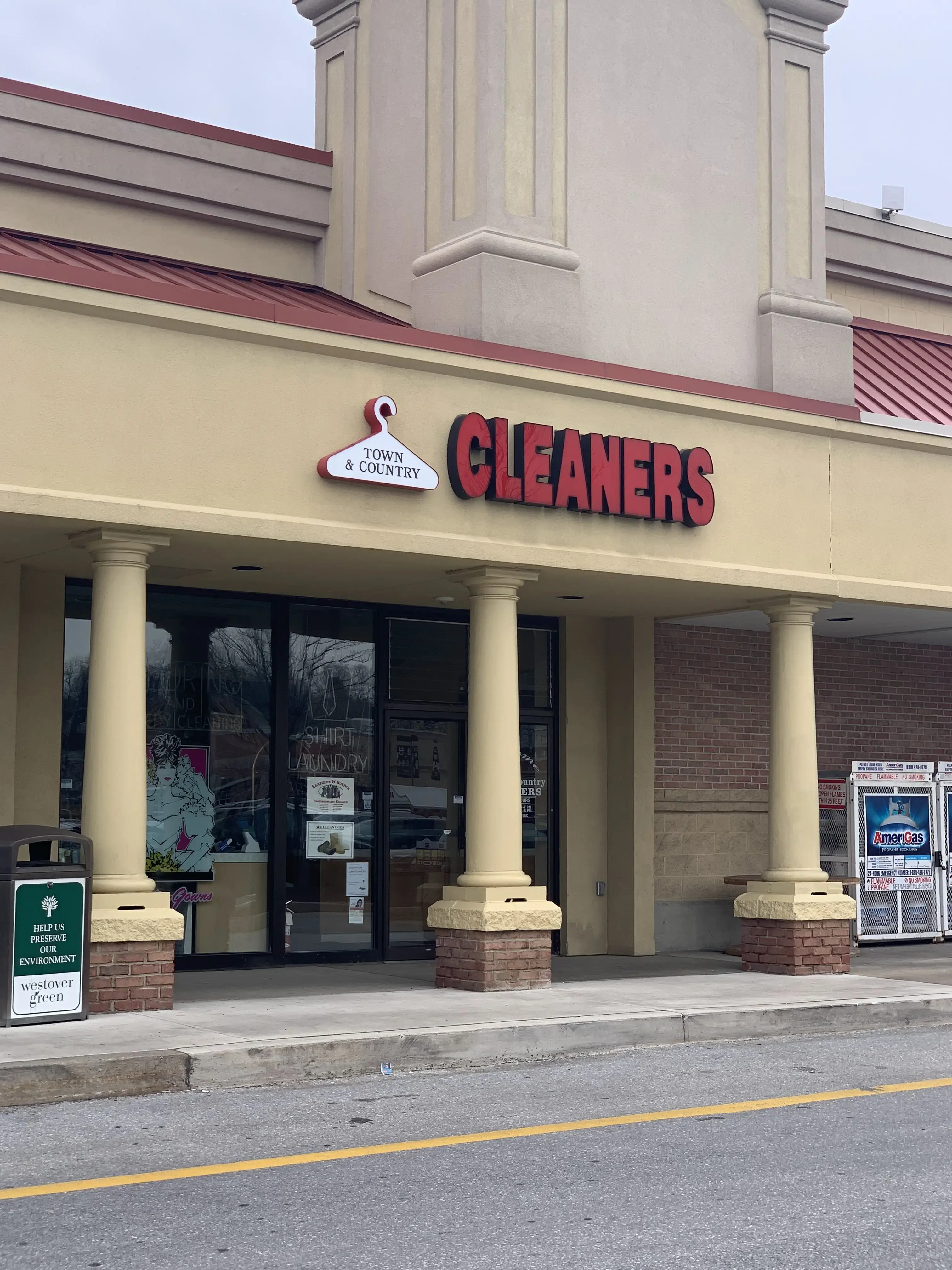 Town & Country Dry Cleaners - Image 5