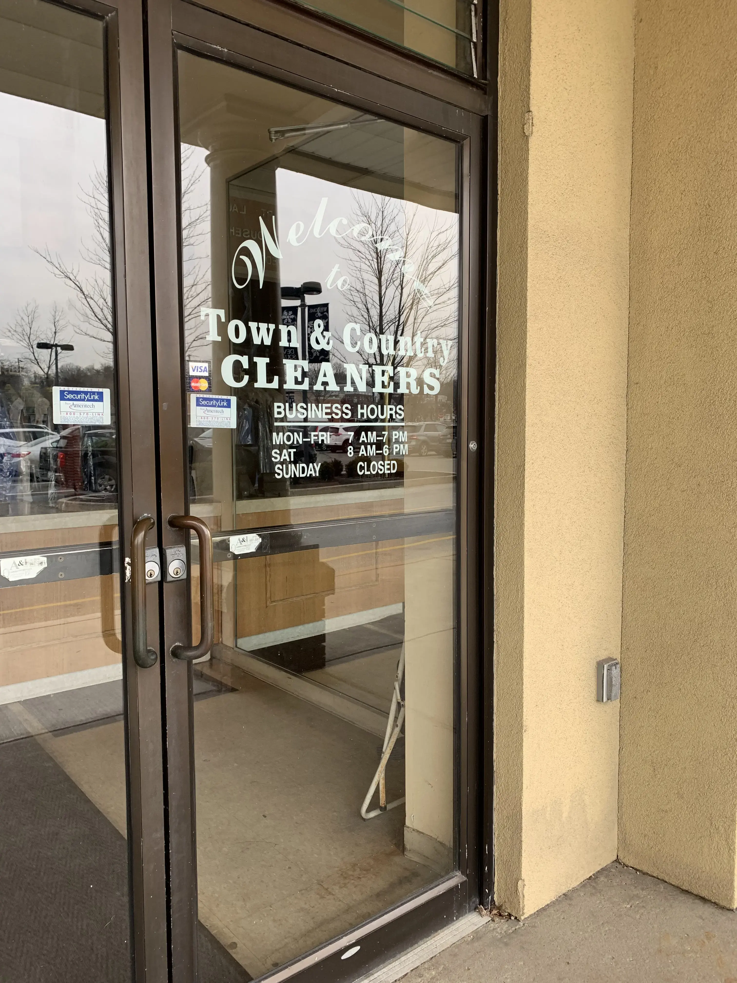 Town & Country Dry Cleaners - Image 4