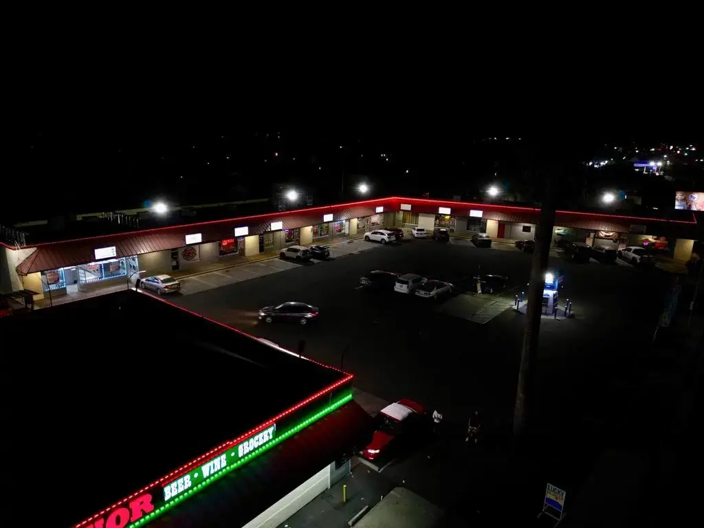 Town & Country Laundromat thumbnail 17
