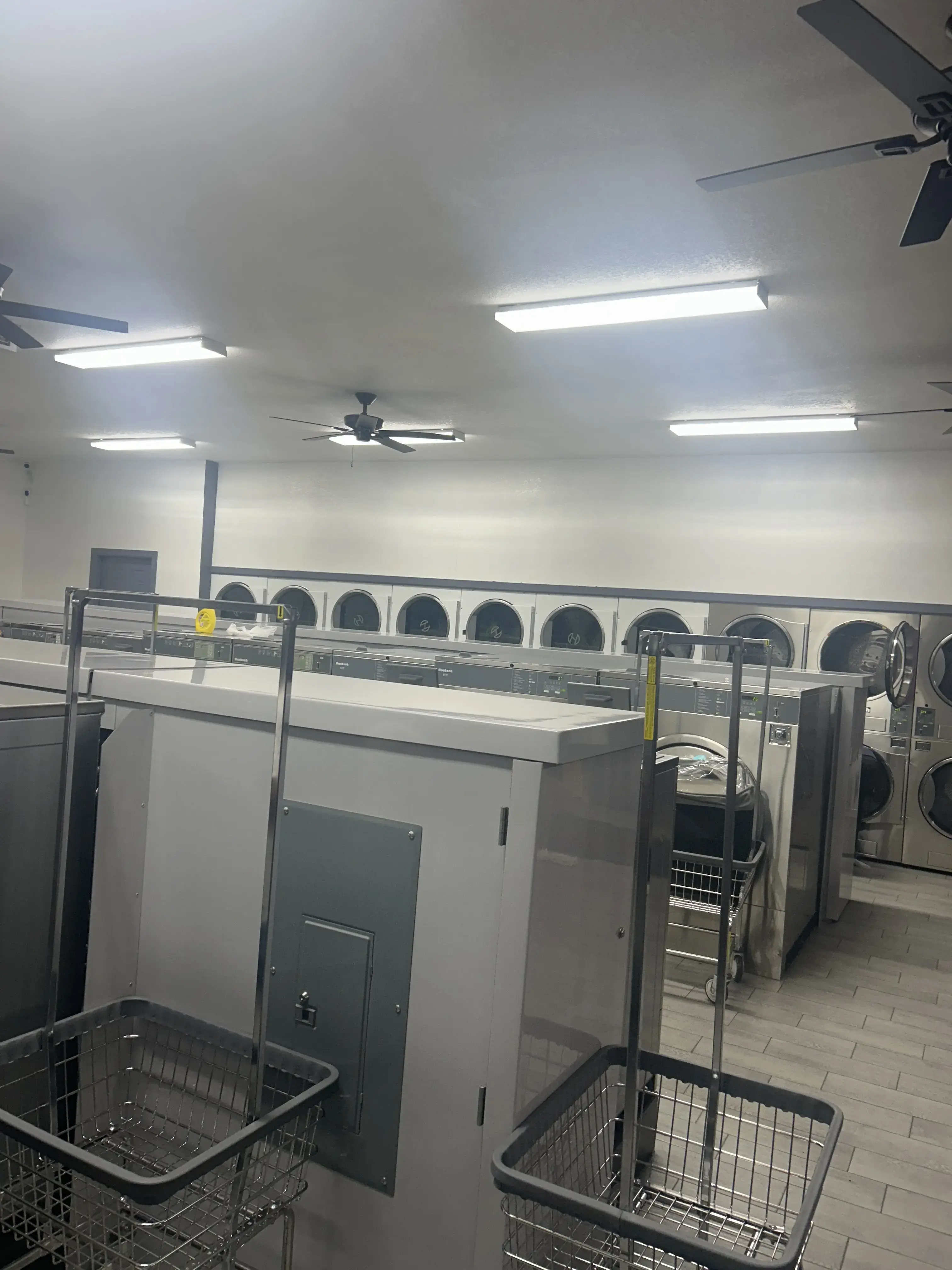 Town & Country Laundromat - Image 16