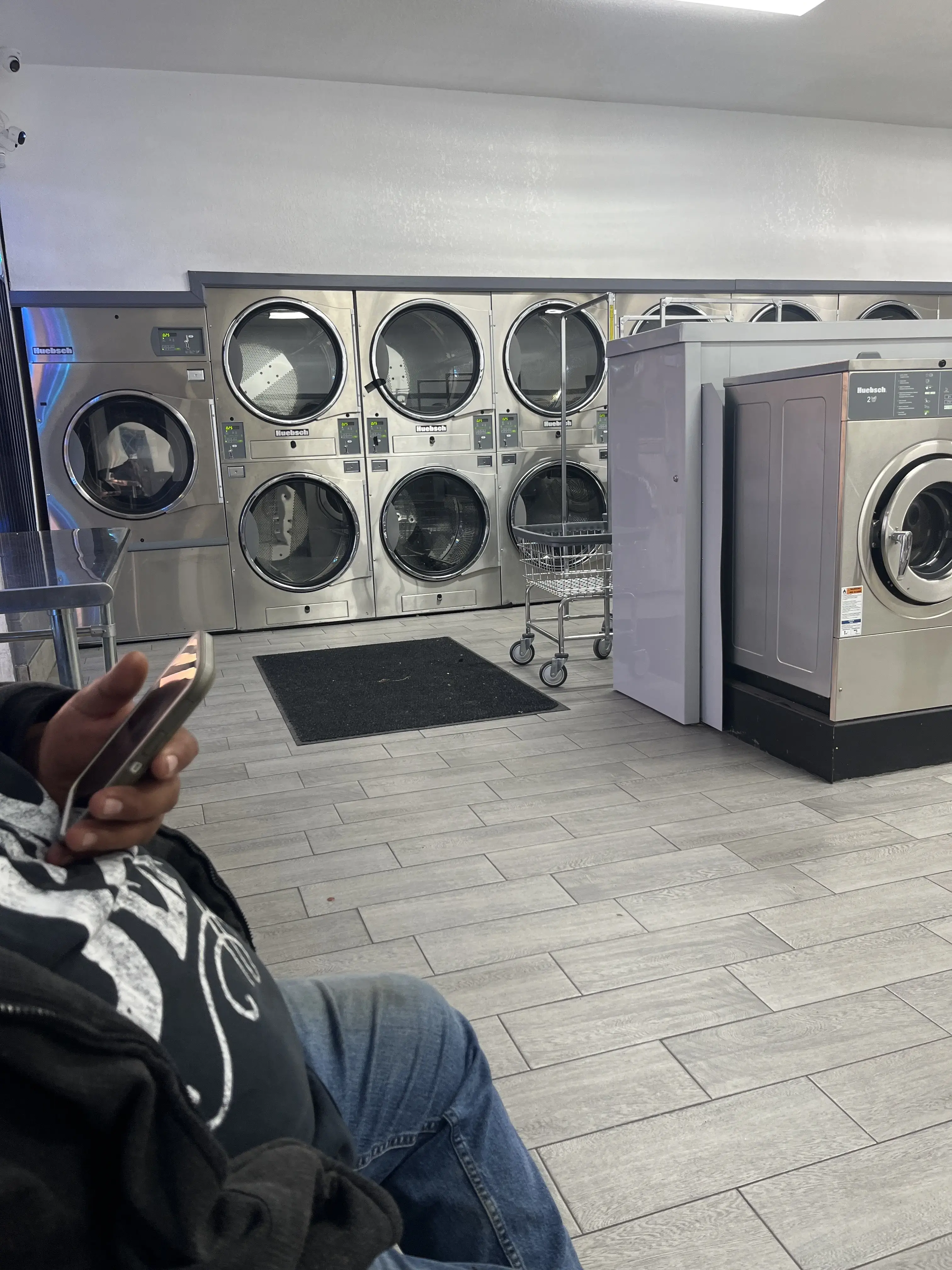 Town & Country Laundromat - Image 19