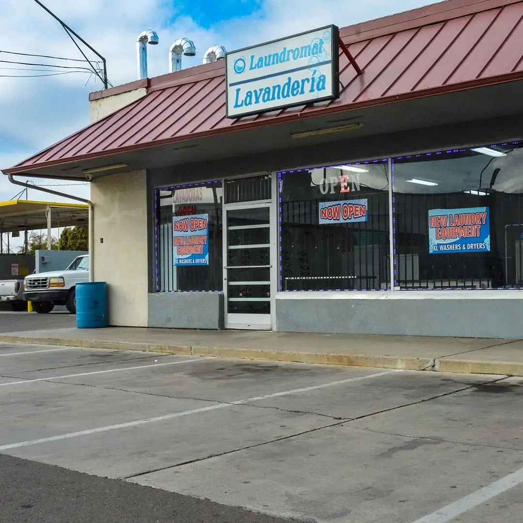 Town & Country Laundromat thumbnail 2