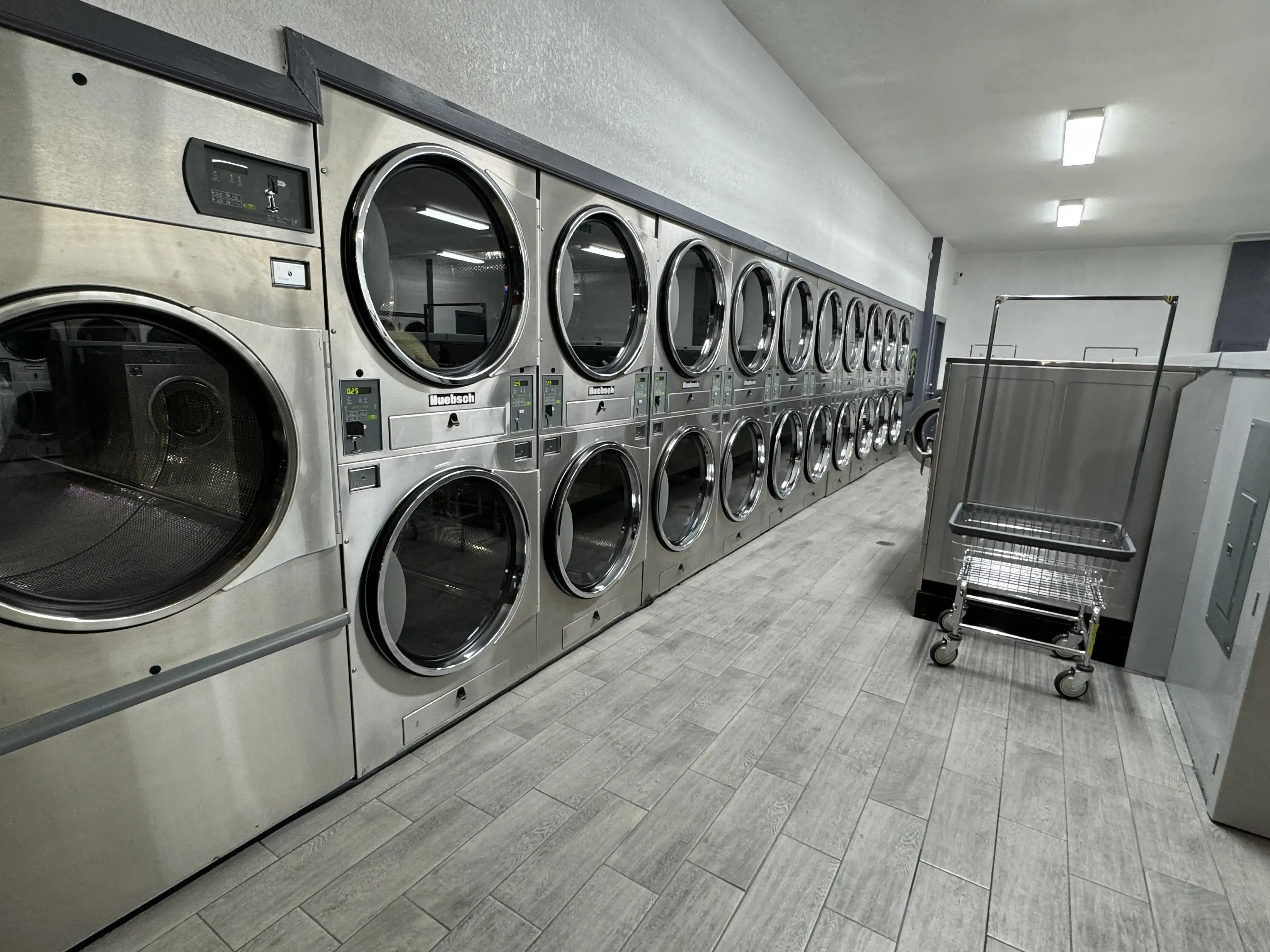 Town & Country Laundromat - Image 6