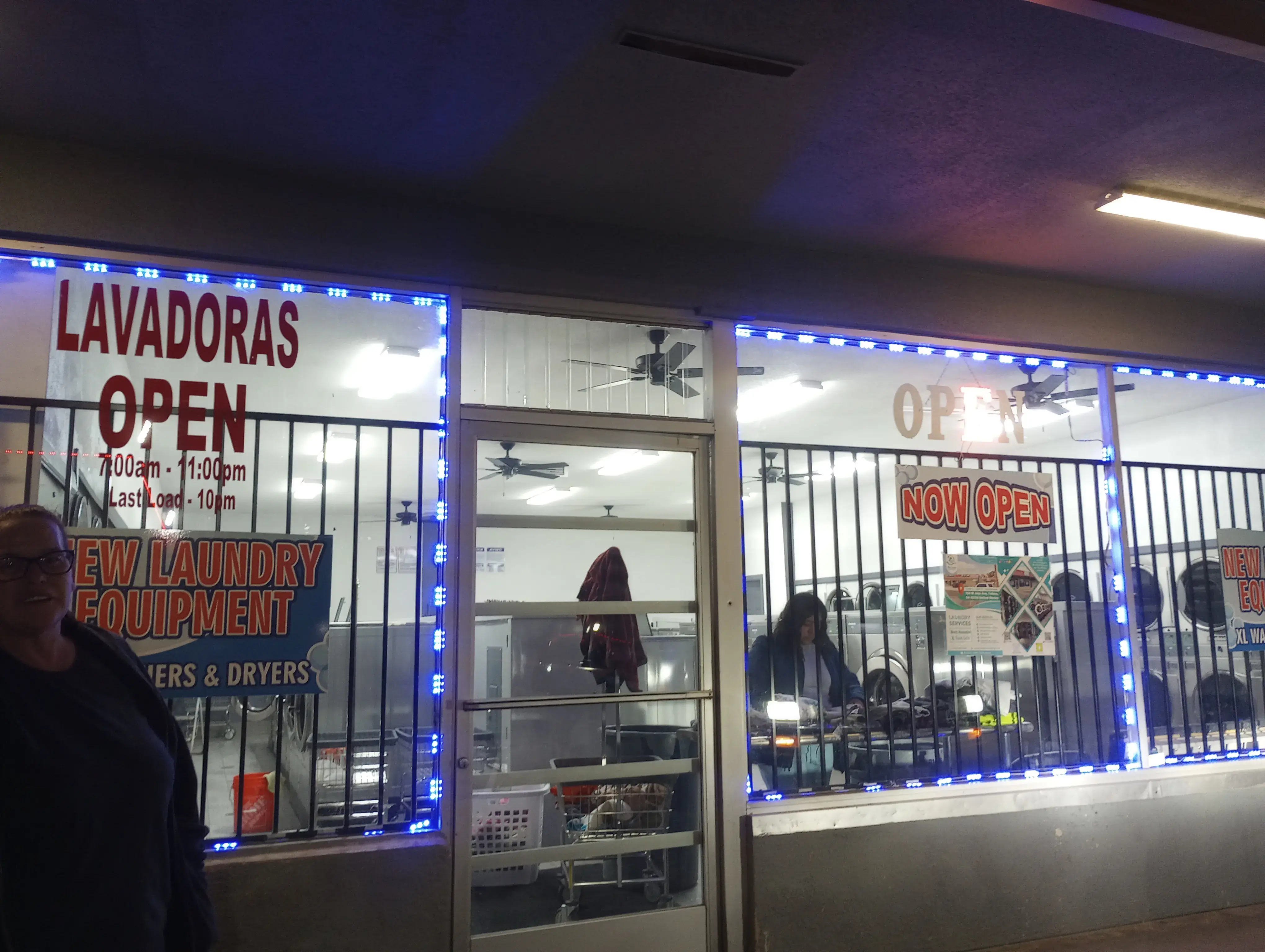 Town & Country Laundromat - Image 20