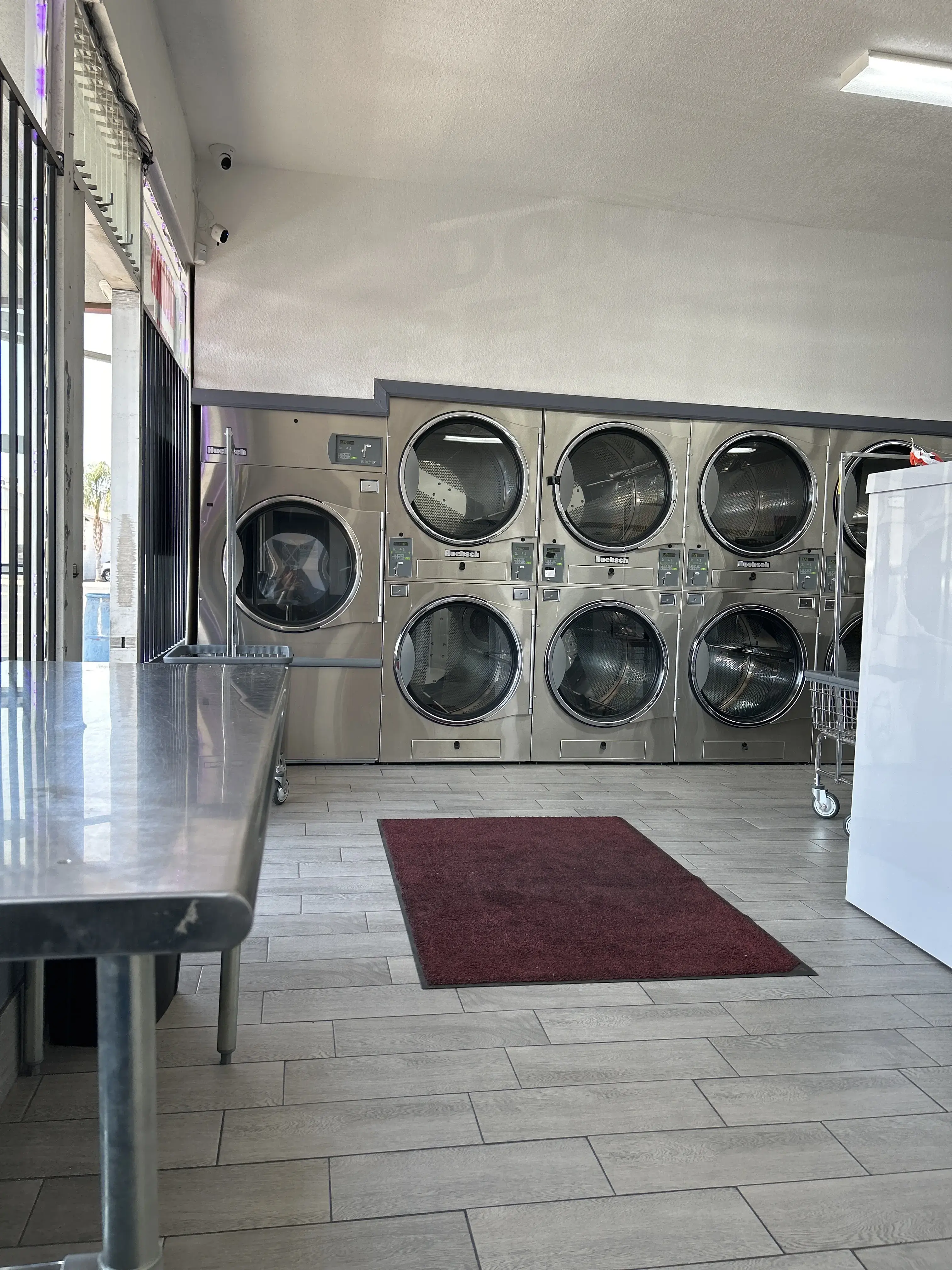 Town & Country Laundromat - Image 7