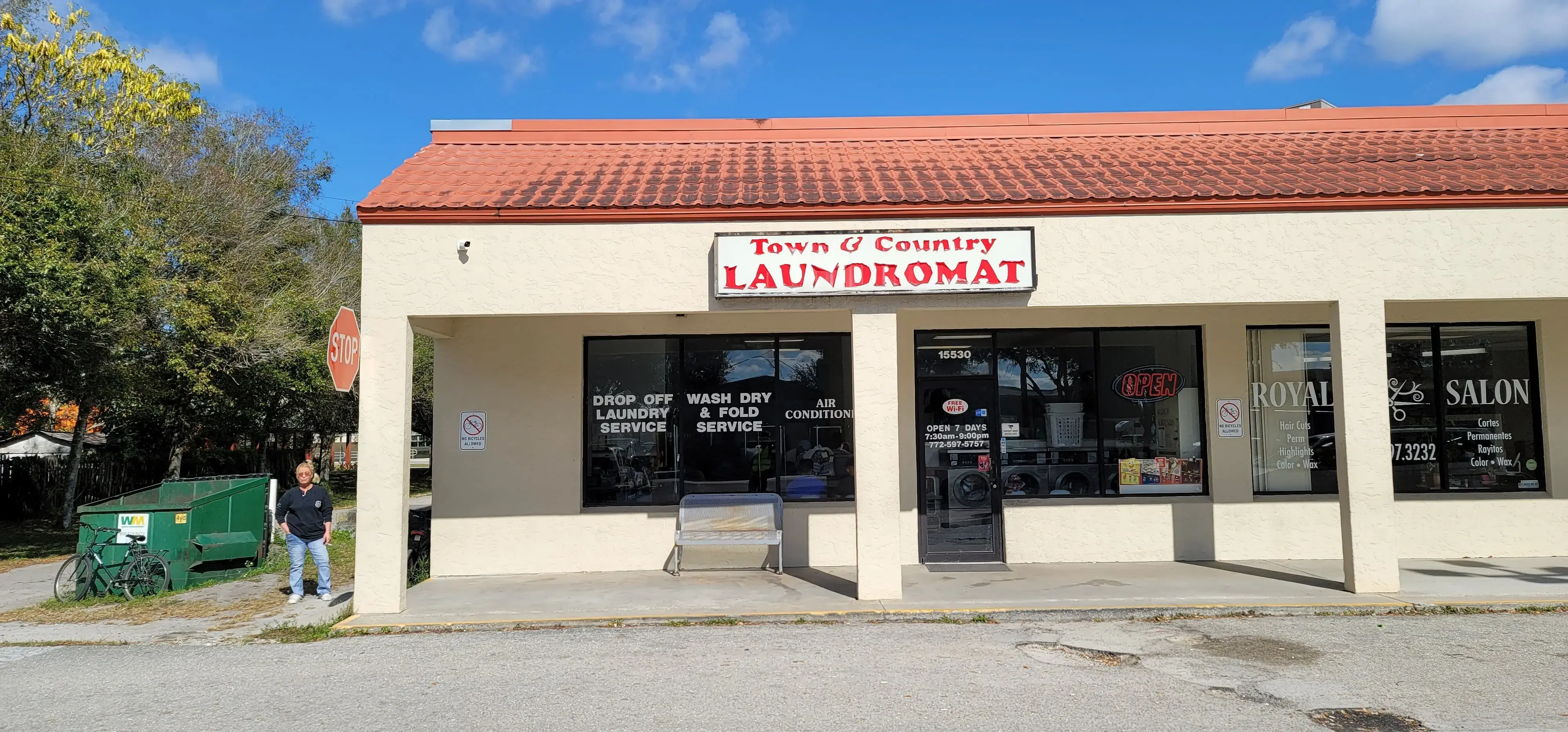 Town & Country Laundry thumbnail 17