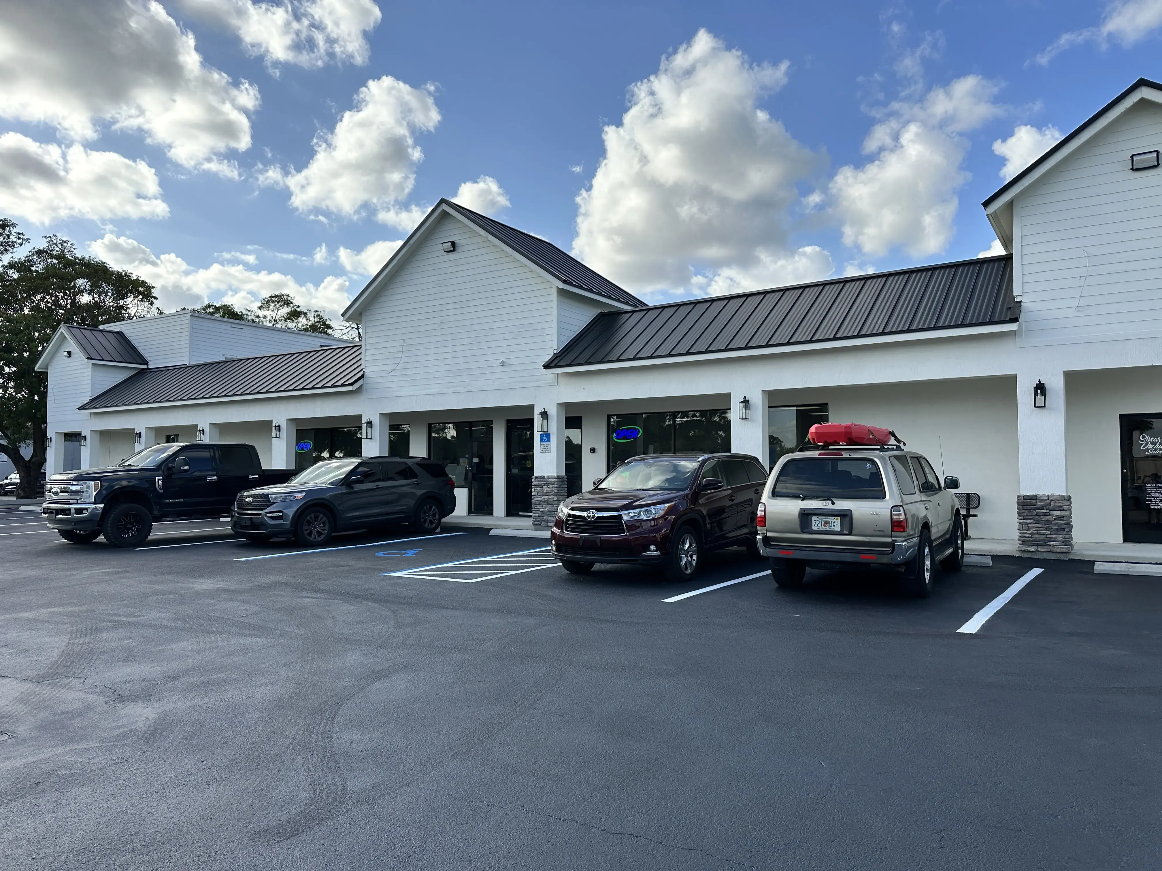 Town & Country Laundry - Image 7