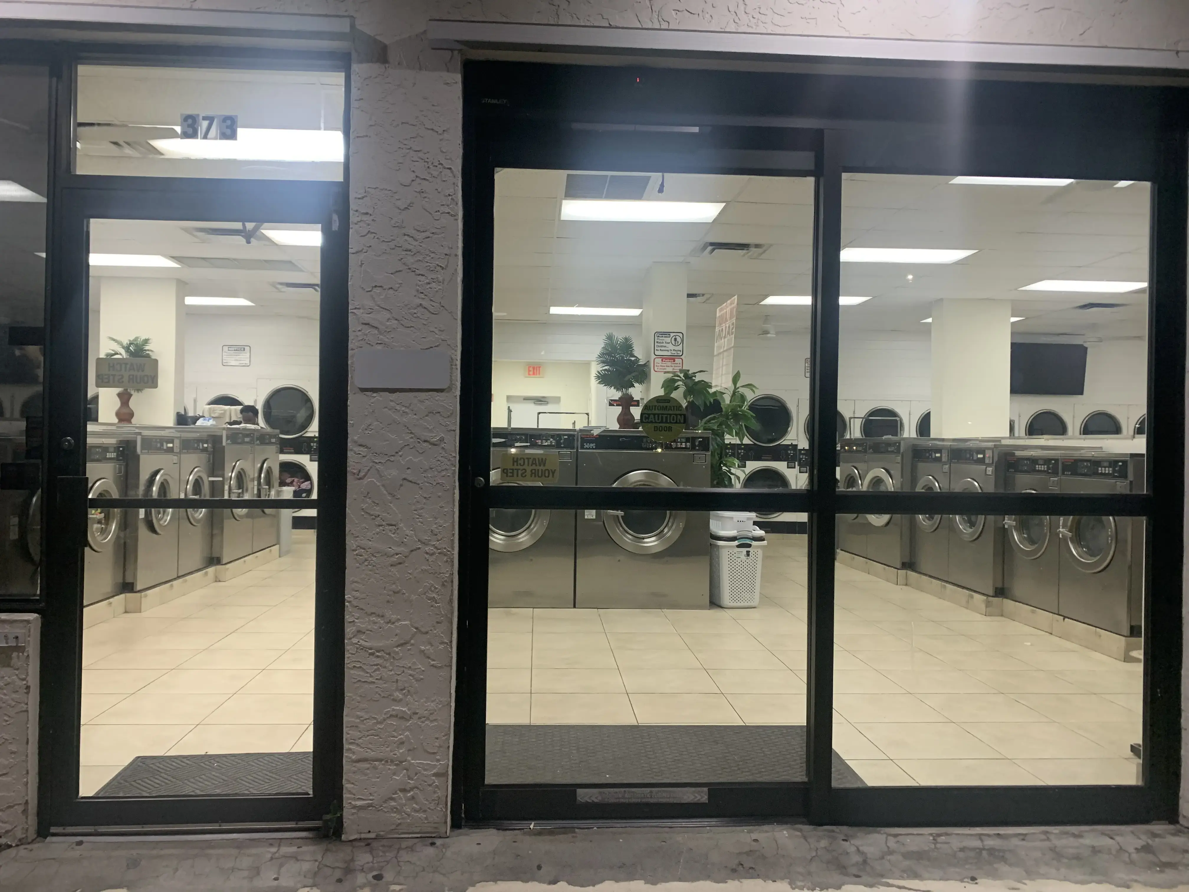 Town & Country Laundry - Image 5