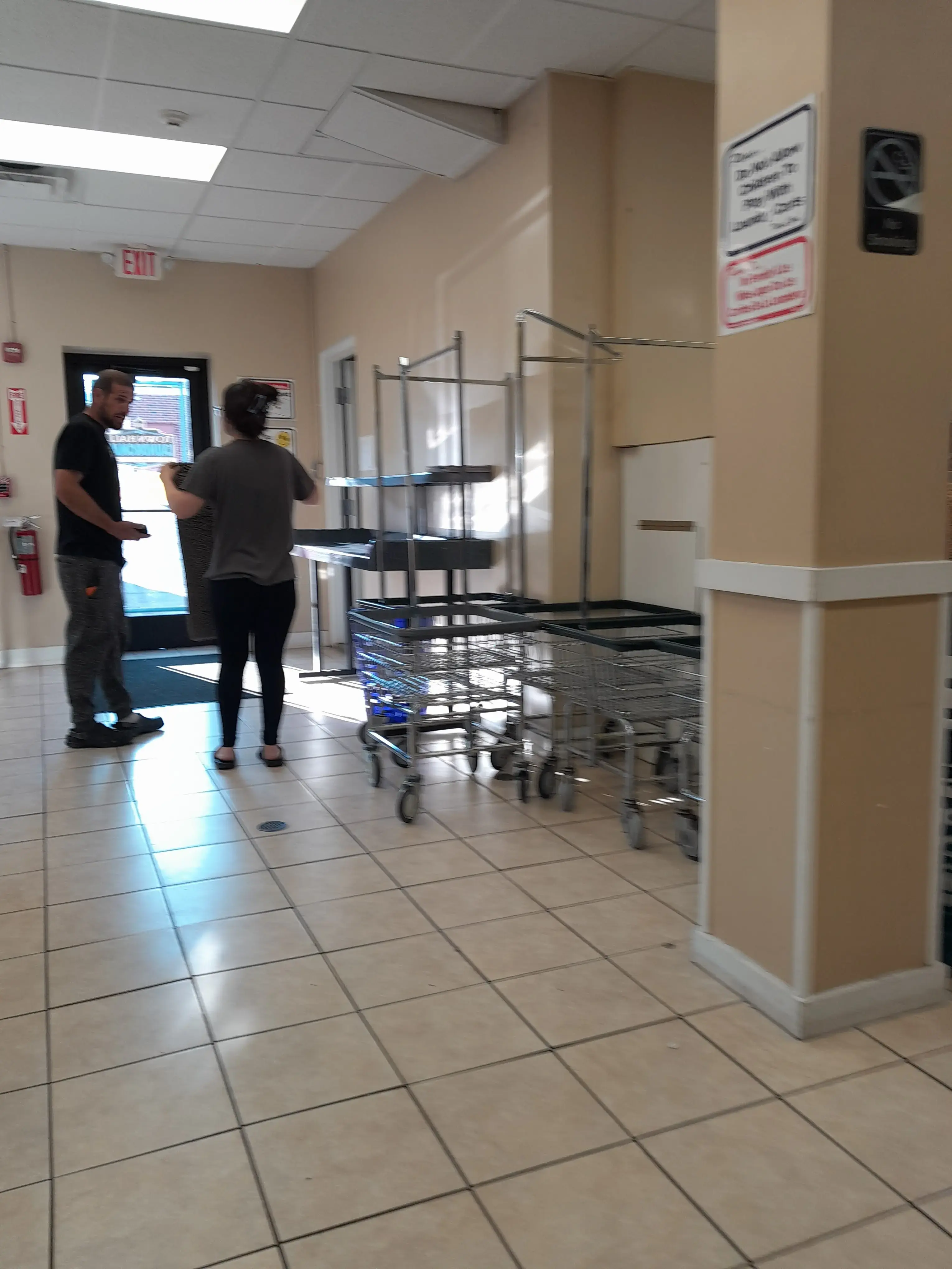 Town Hall Laundromat thumbnail 6