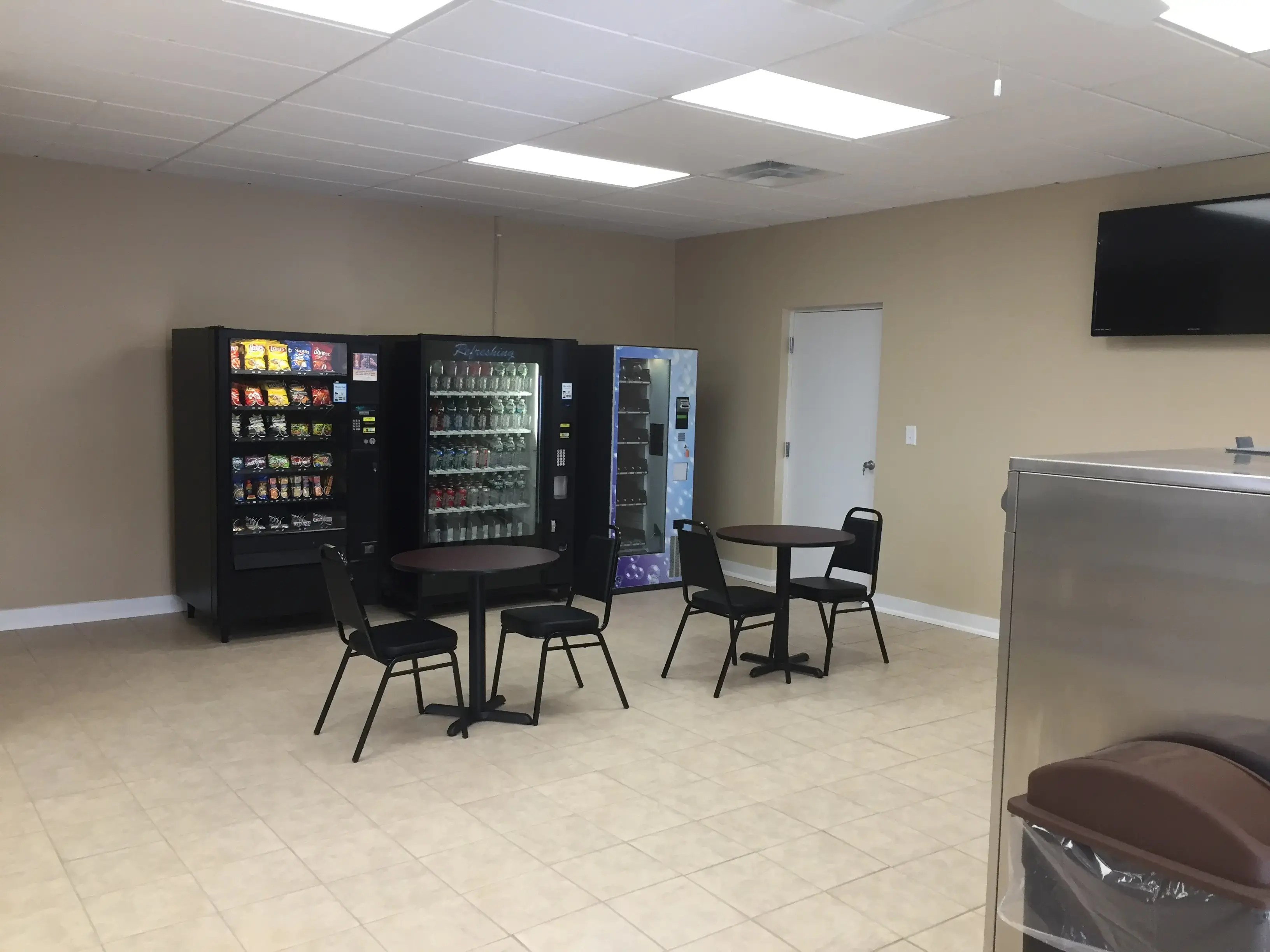 Town Hall Laundromat - Image 7