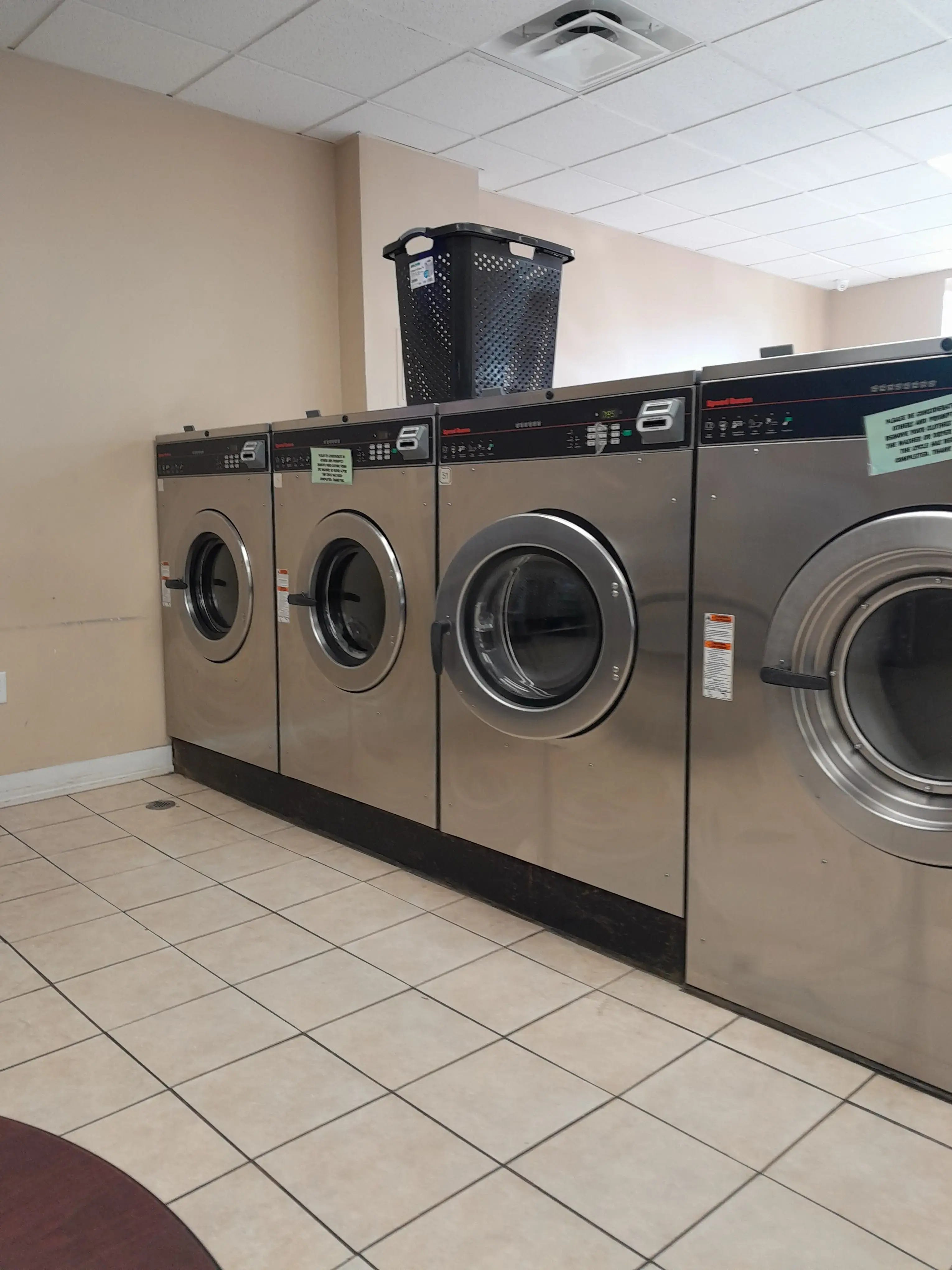 Town Hall Laundromat - Image 8