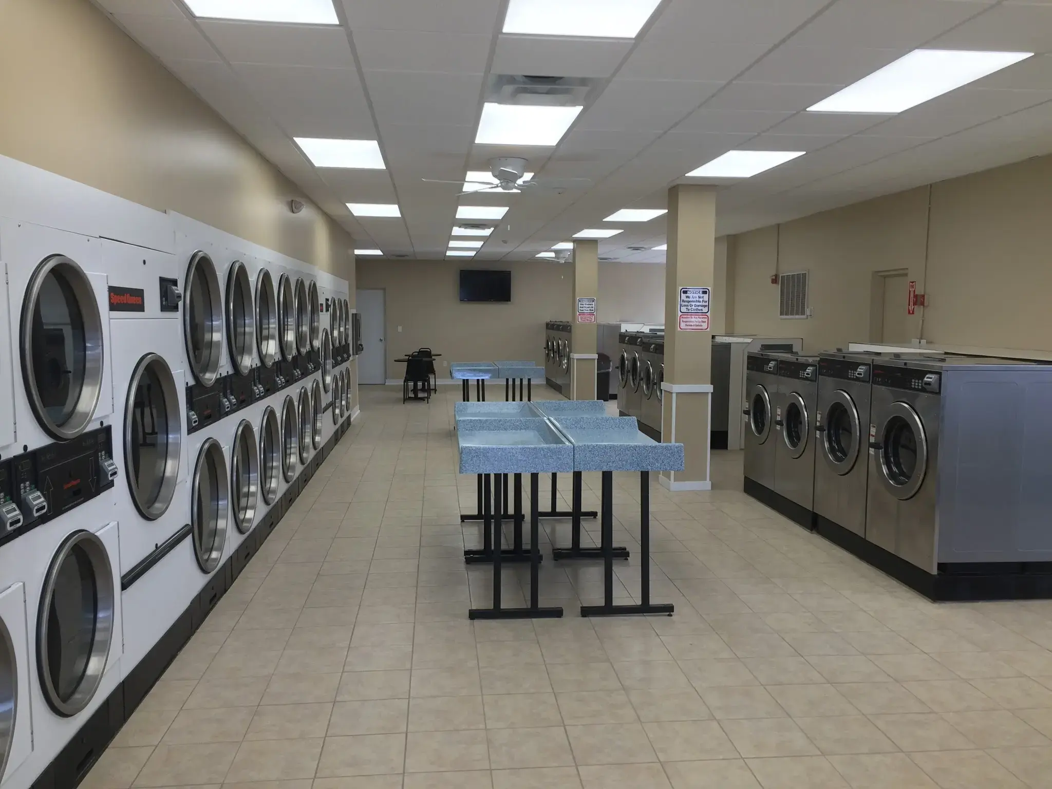 Town Hall Laundromat thumbnail 19