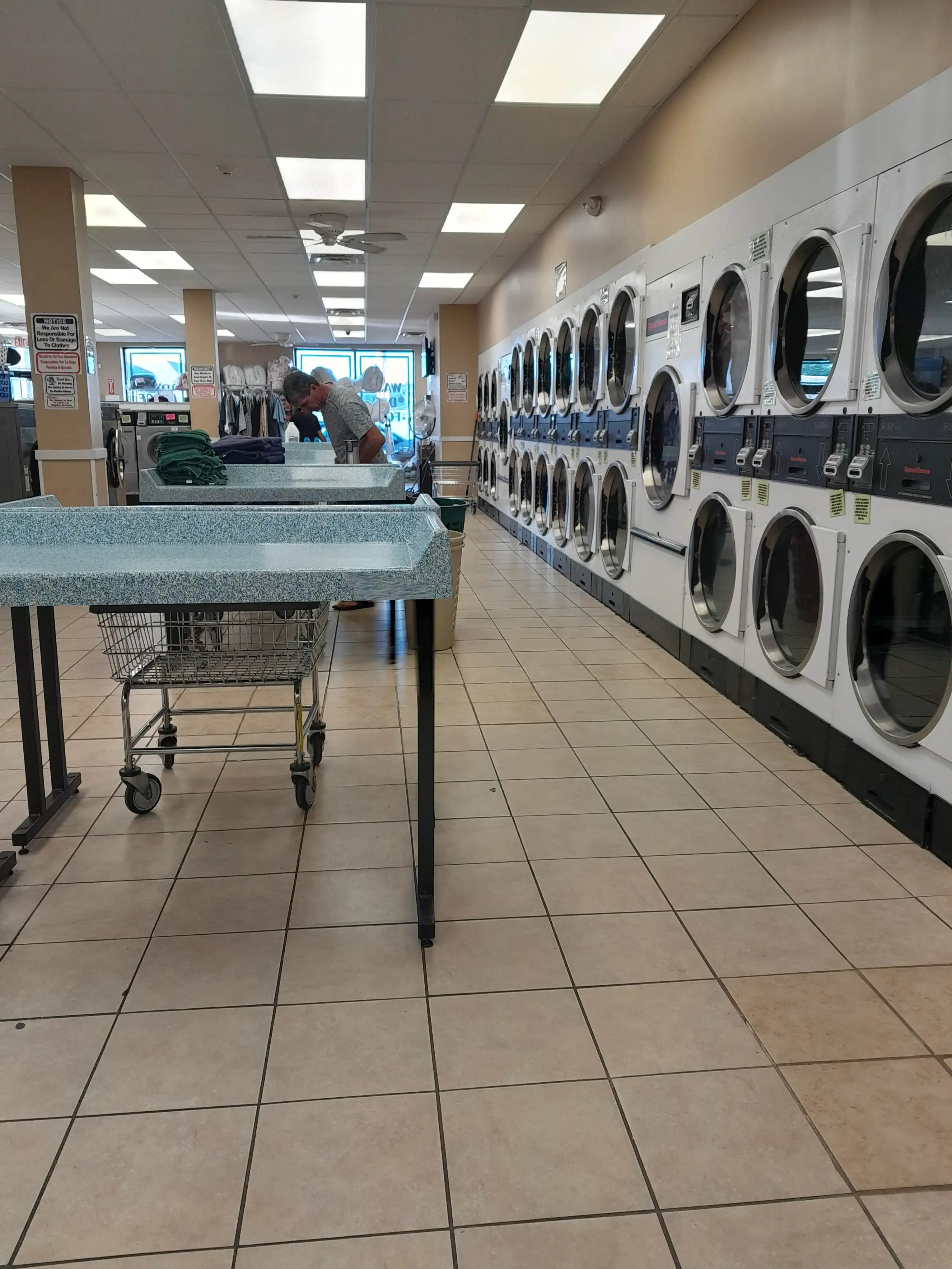 Town Hall Laundromat thumbnail 9