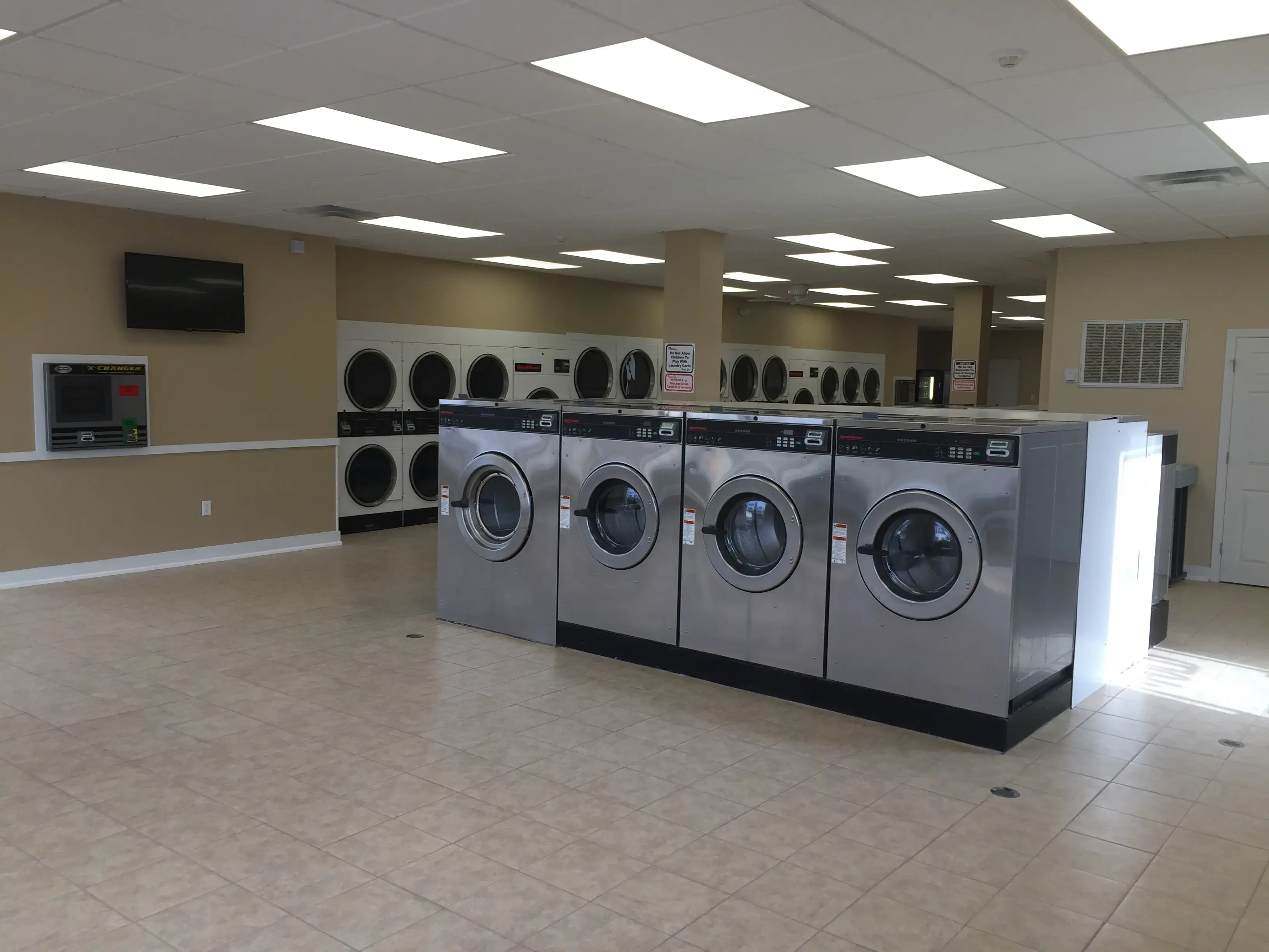 Town Hall Laundromat thumbnail 17