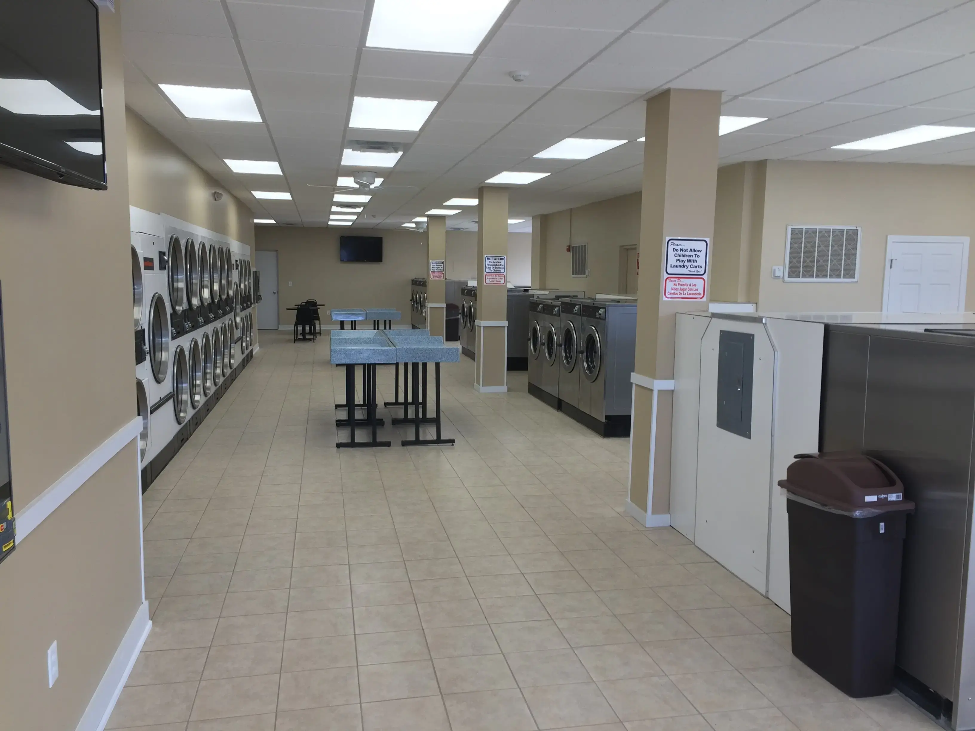 Town Hall Laundromat thumbnail 15