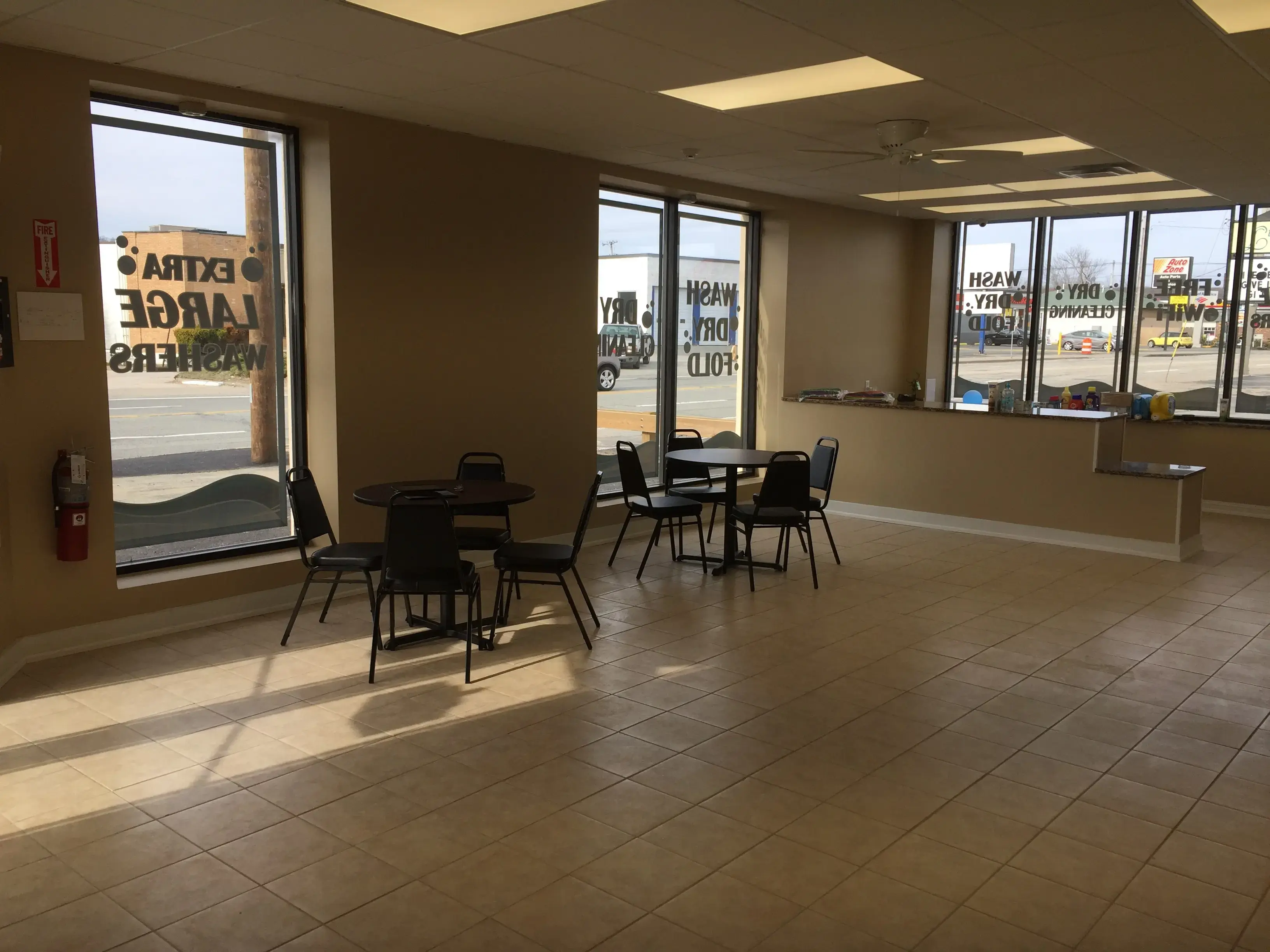 Town Hall Laundromat - Image 4