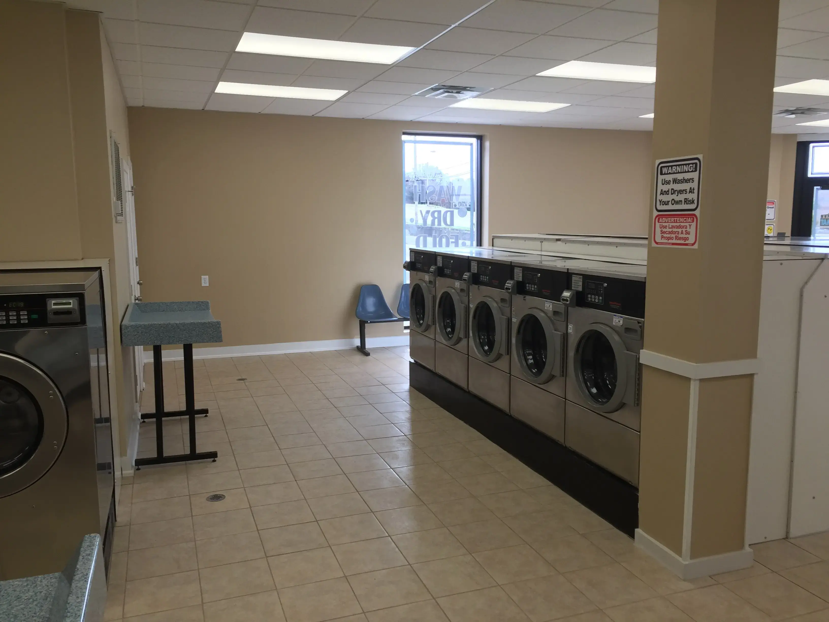 Town Hall Laundromat thumbnail 16