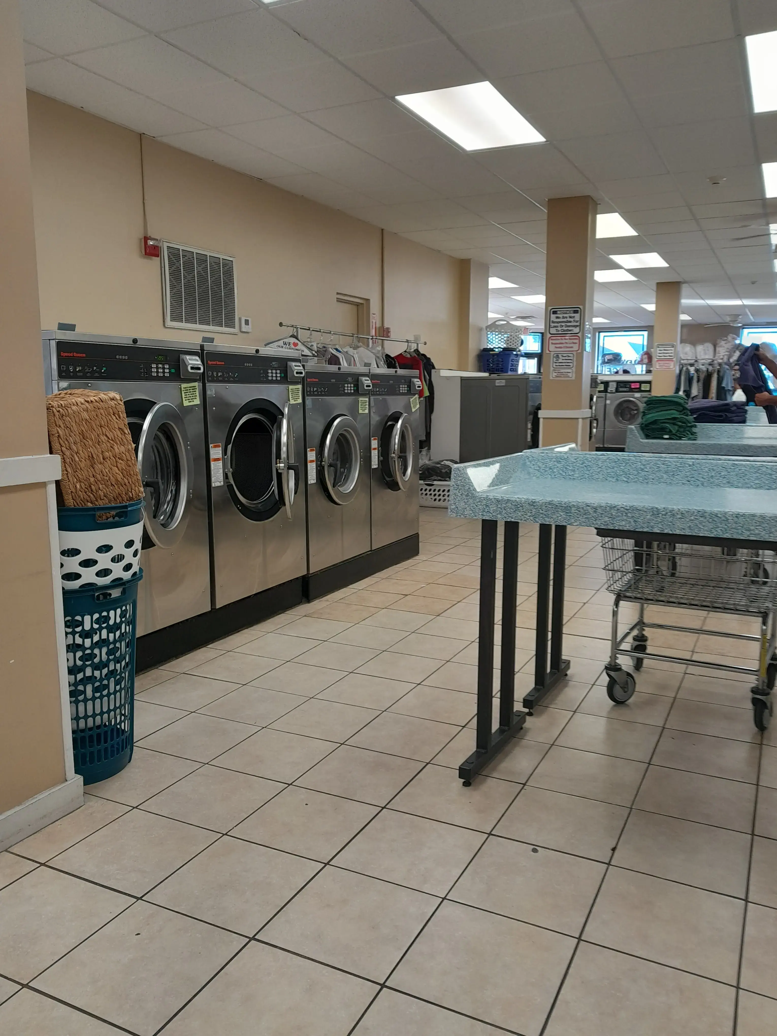 Town Hall Laundromat thumbnail 2