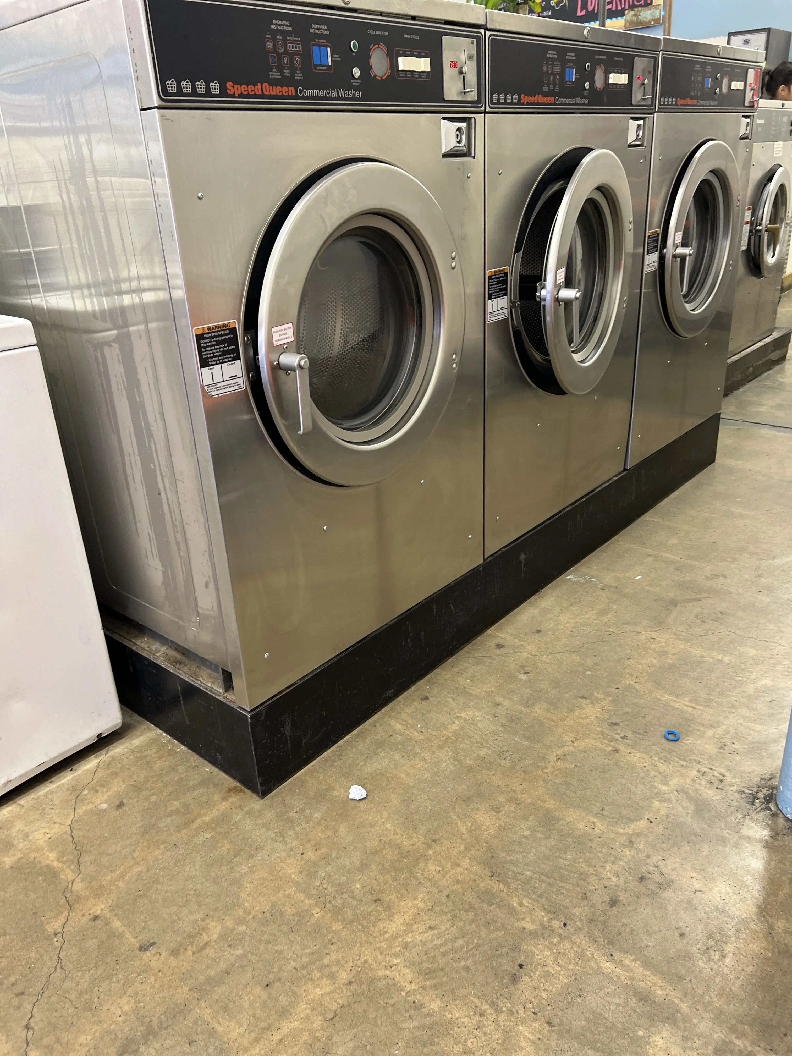 Town Plaza Laundry thumbnail 10