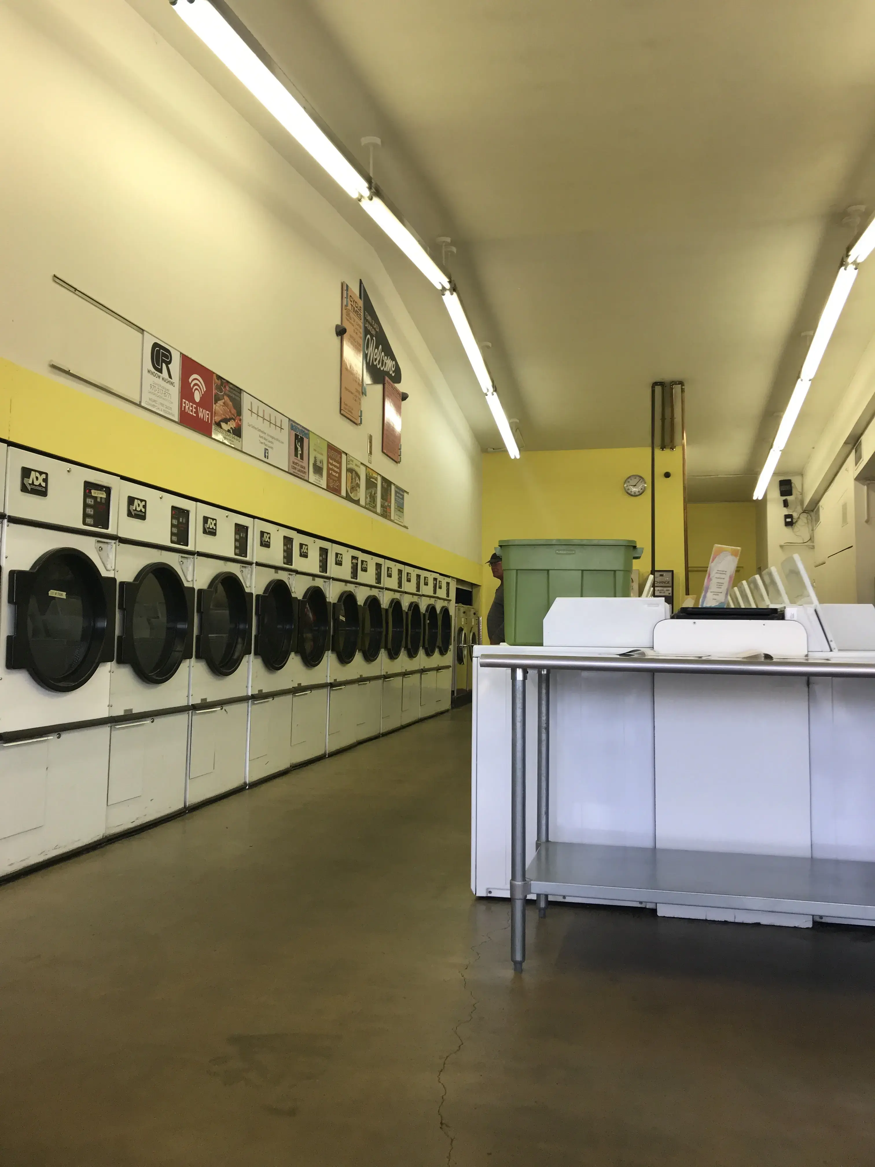 Town Plaza Laundry thumbnail 20