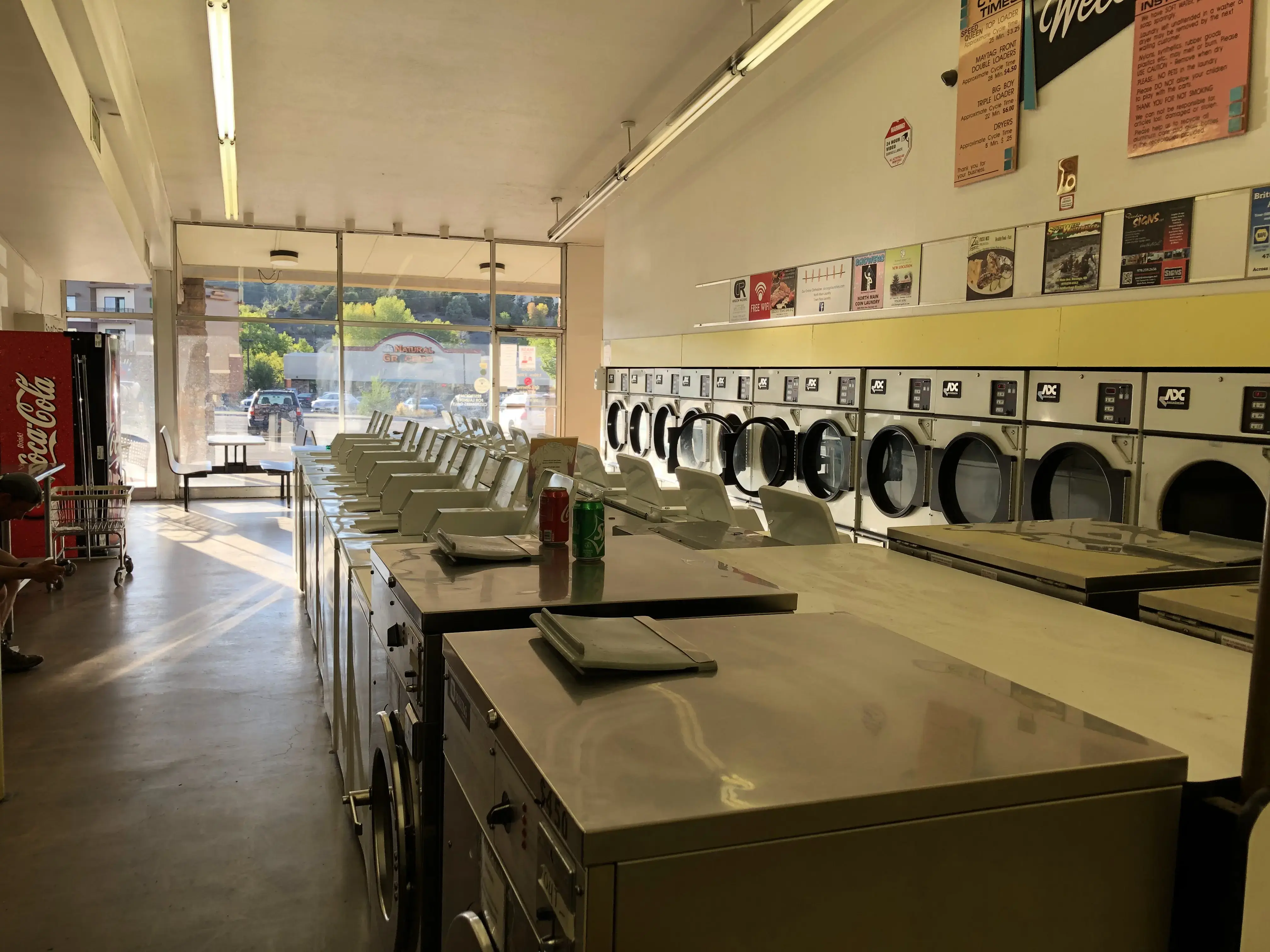 Town Plaza Laundry - Image 15