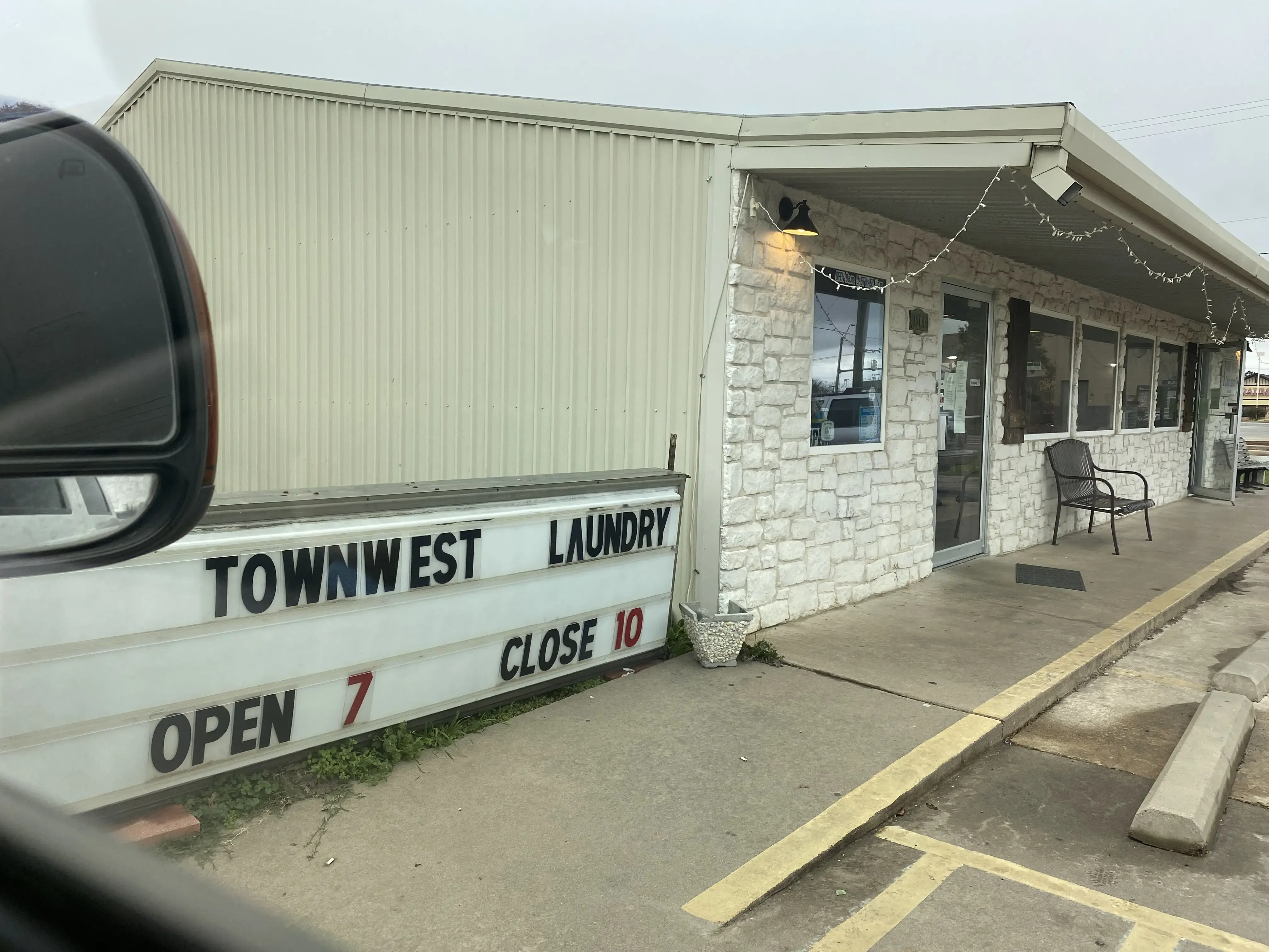 Town West Coin Laundry - Image 2