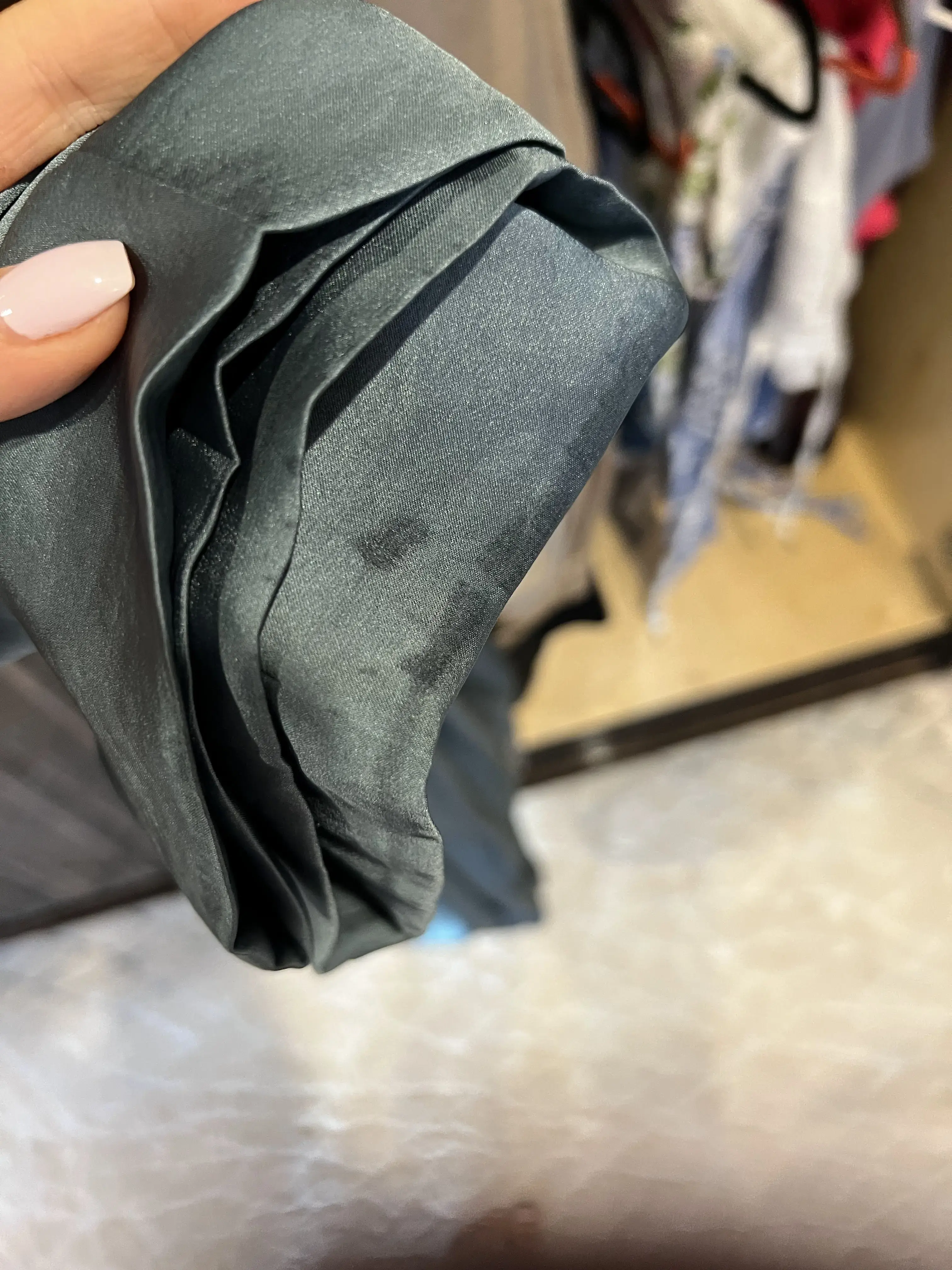 Tres Bon Dry Cleaners thumbnail 7