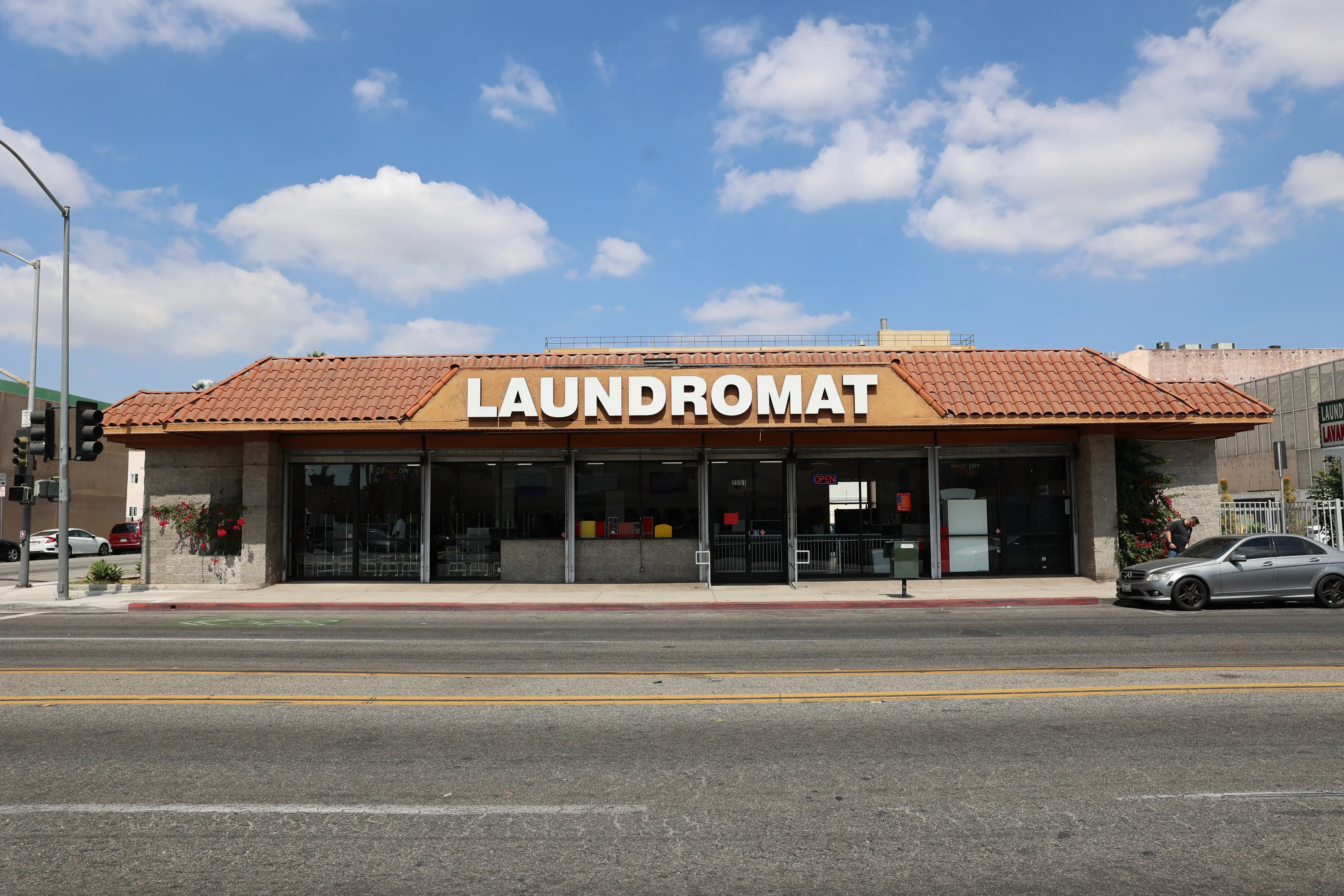 Tres Toros Laundromat thumbnail 2