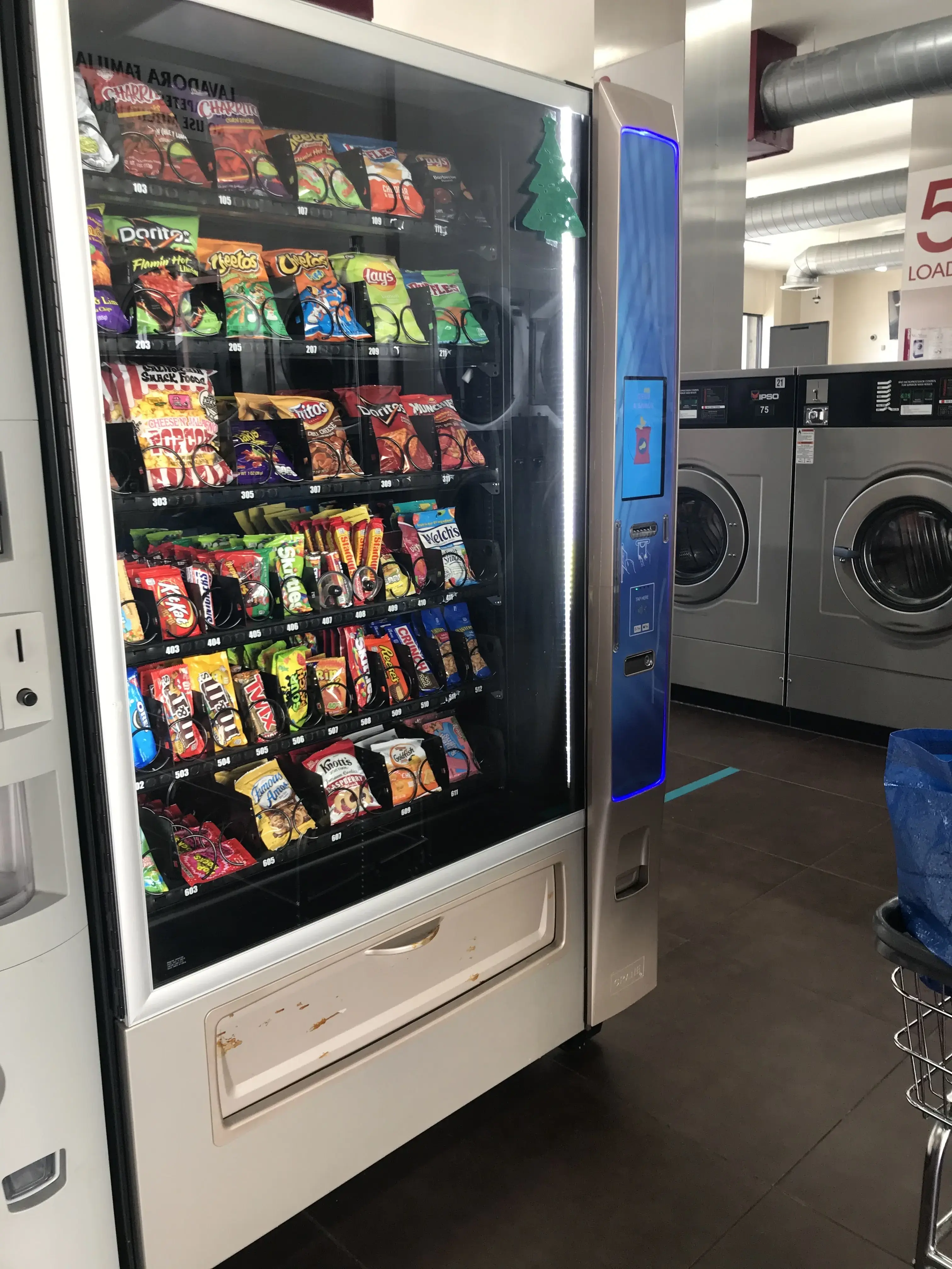 Tres Toros Laundromat thumbnail 7