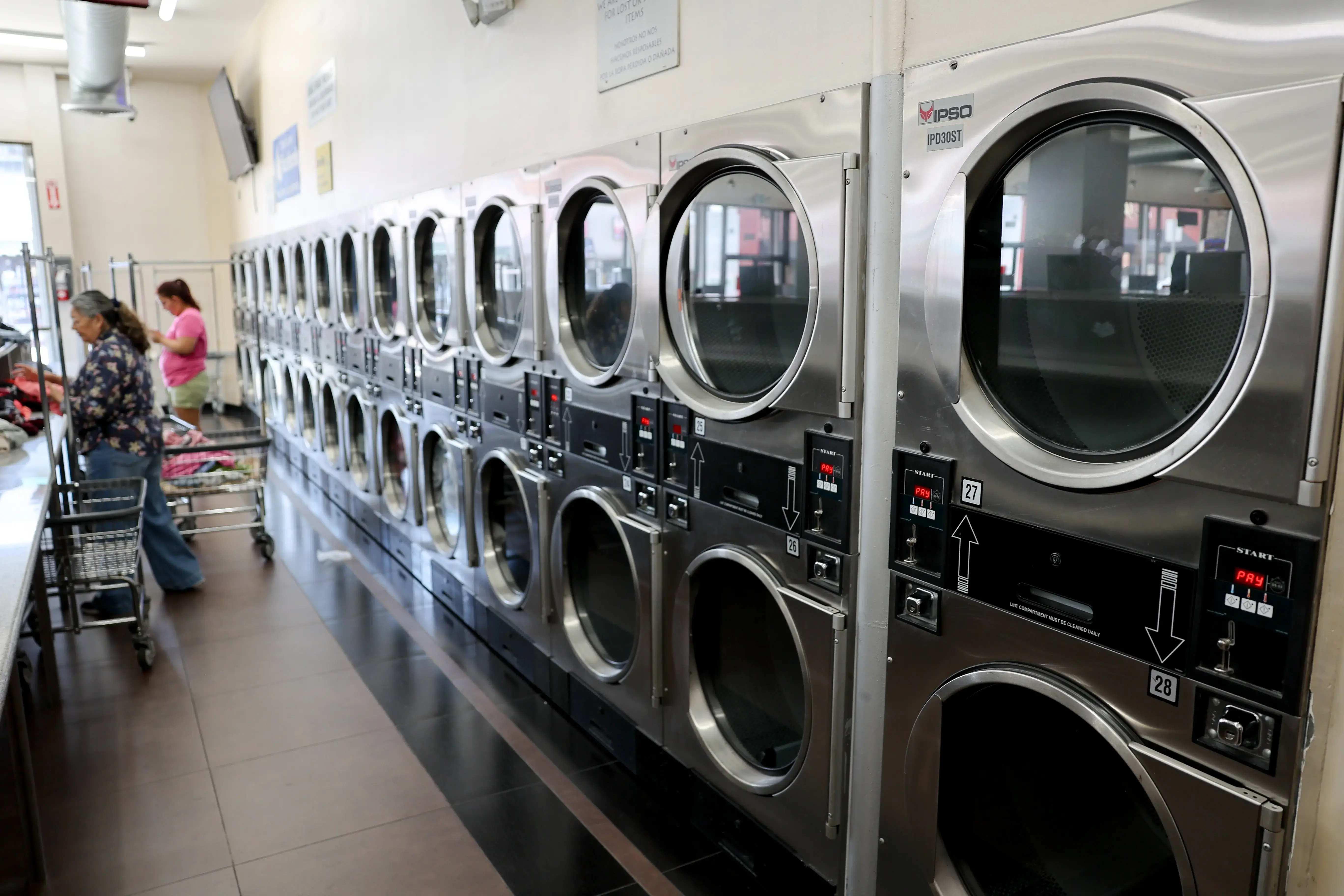 Tres Toros Laundromat - Image 16