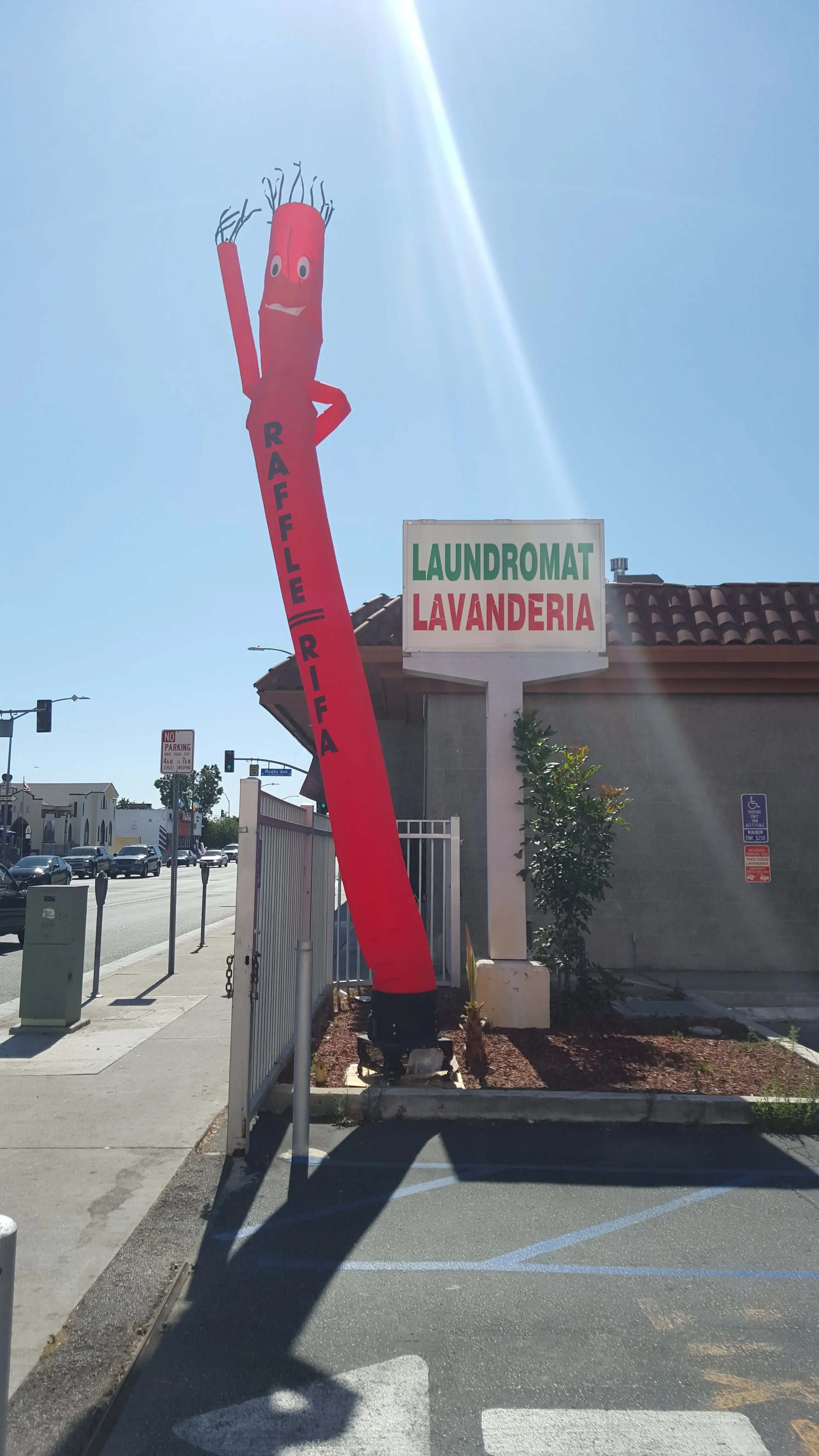 Tres Toros Laundromat thumbnail 14