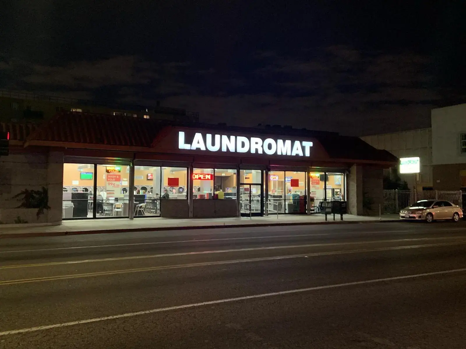 Tres Toros Laundromat - Image 19