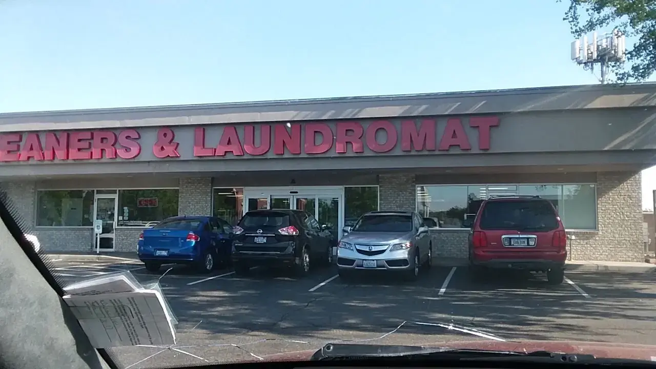 Tri-City Cleaners & Laundromat - Image 10
