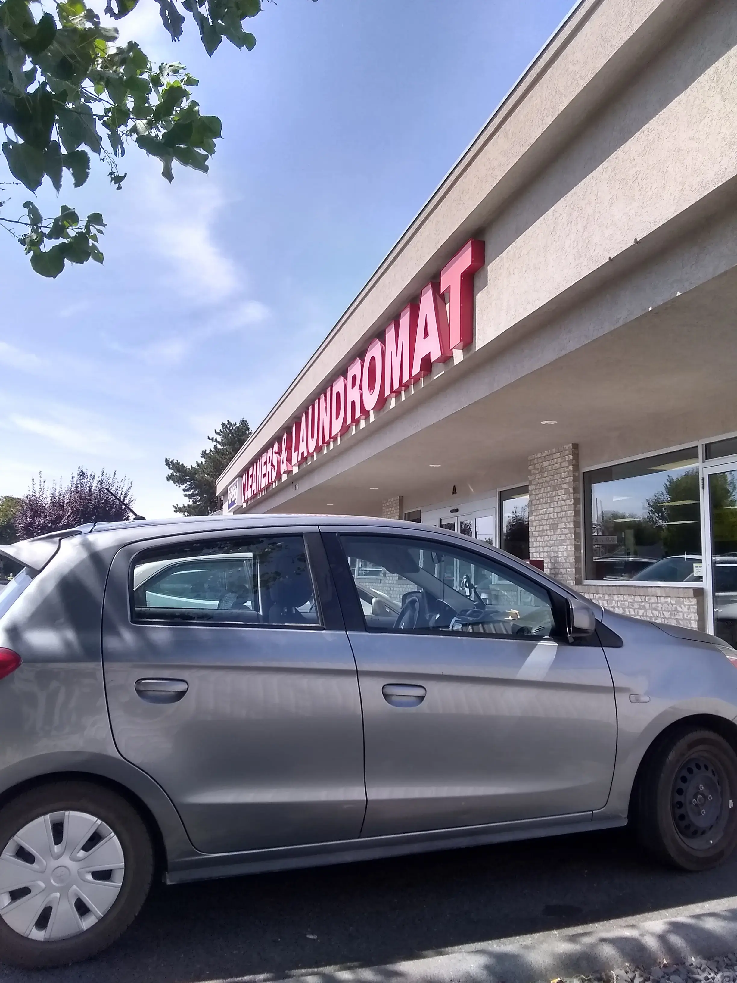 Tri-City Cleaners & Laundromat - Image 16