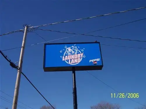 Triangle Laundry Land Laundromat - Image 7