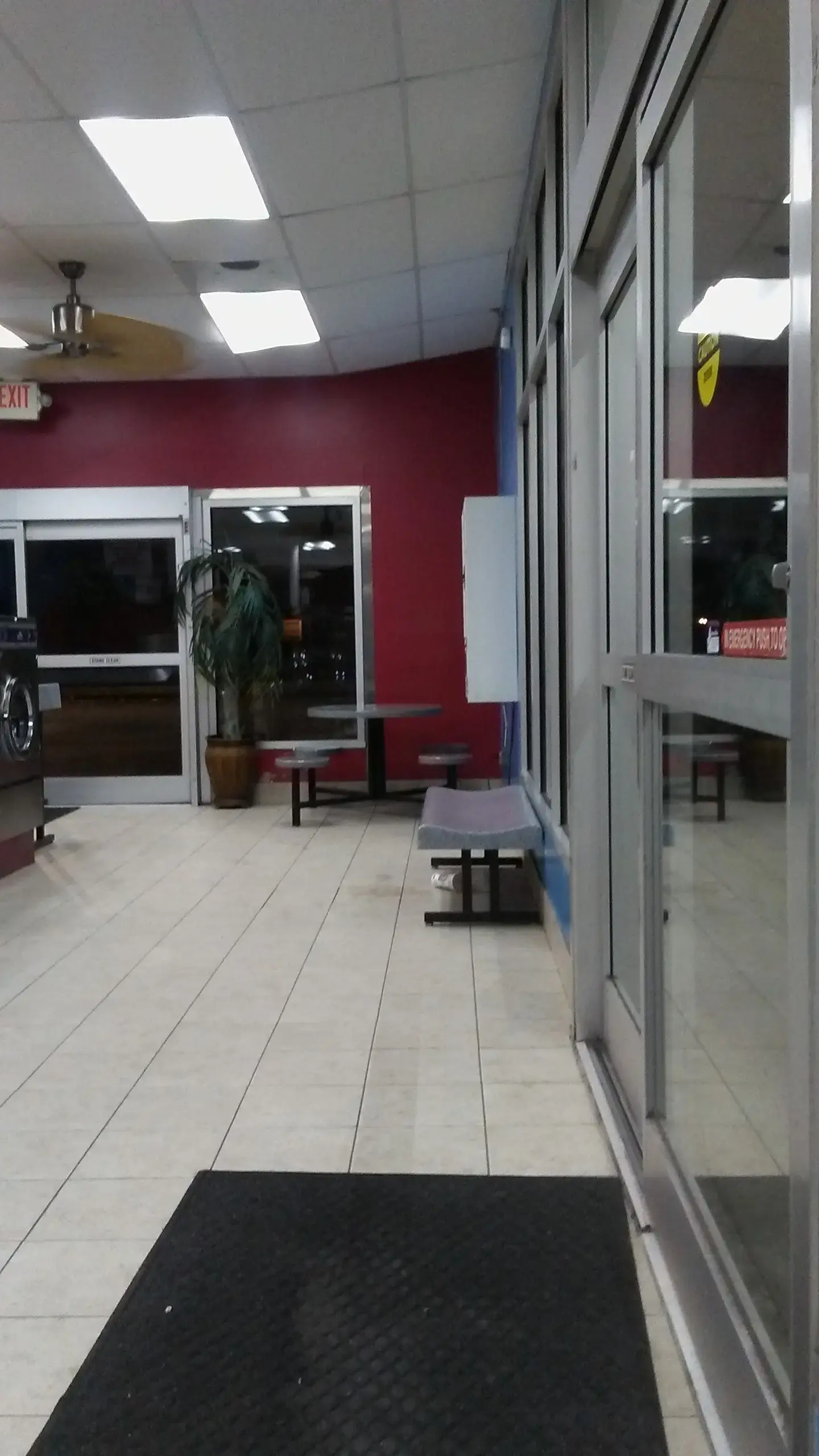 Tropical Breeze Laundromat thumbnail 7