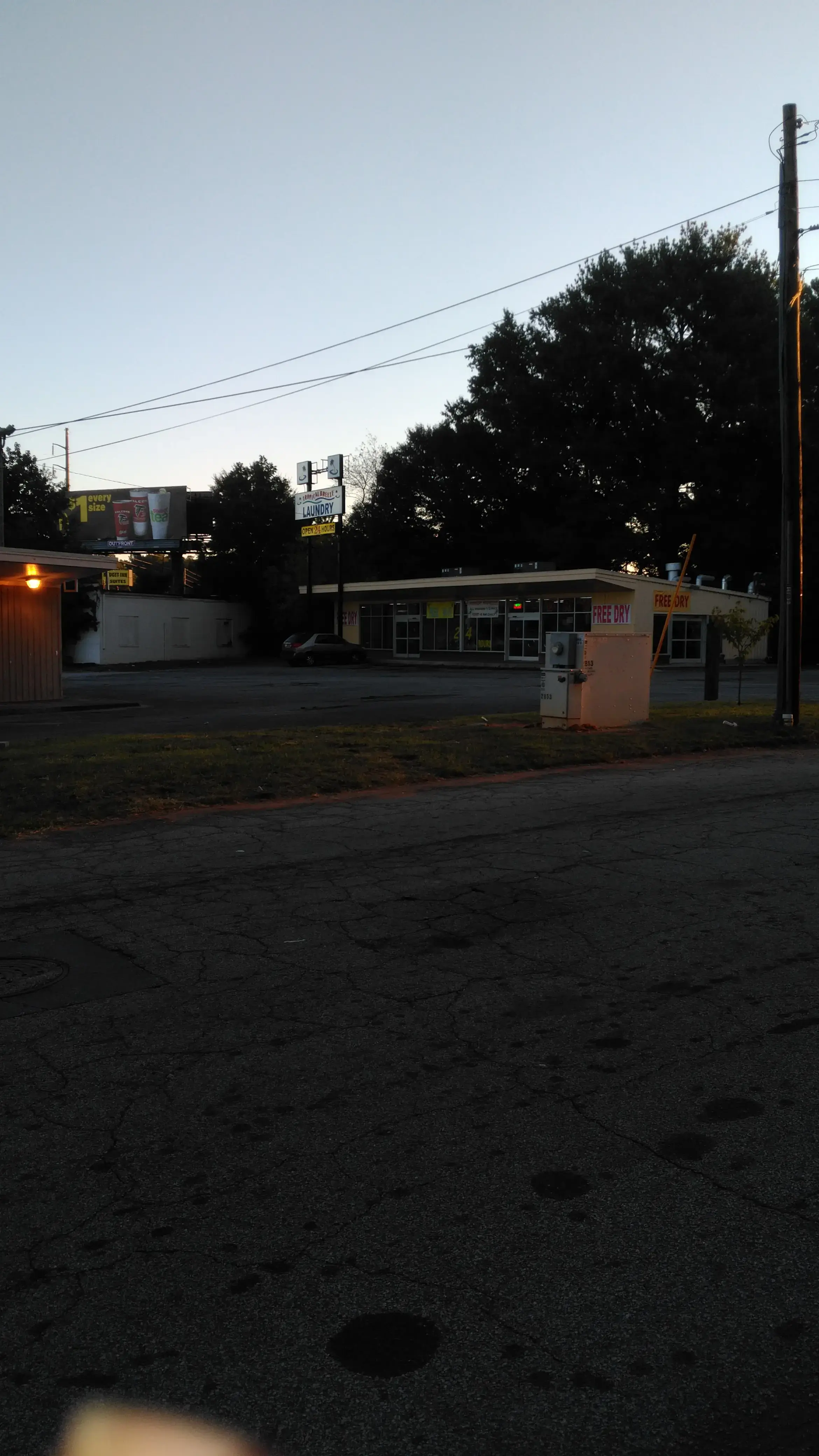 Tropical Breeze Laundromat thumbnail 19