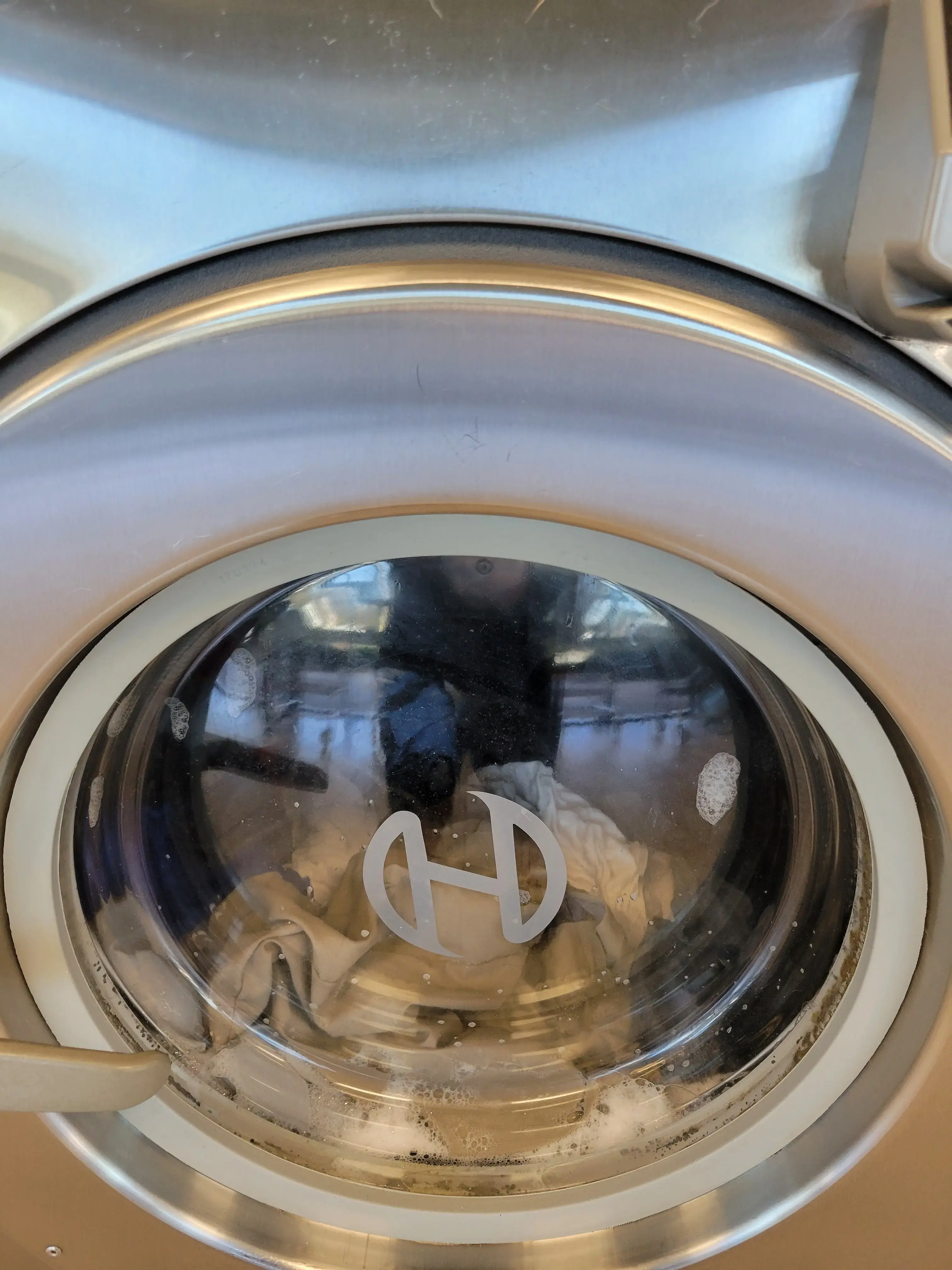 Tropical Laundromat - Image 16