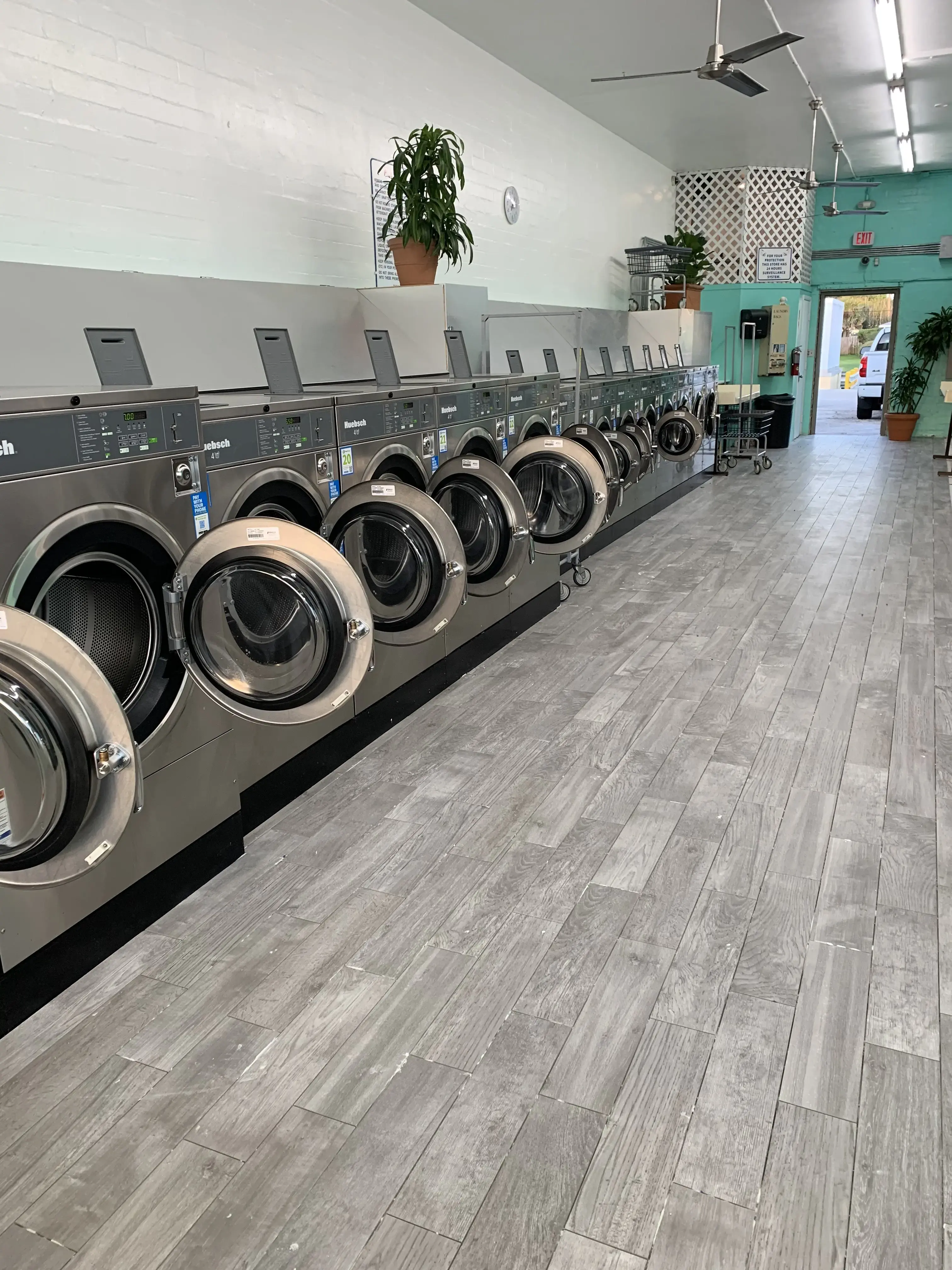Tropical Laundry Beachside thumbnail 18