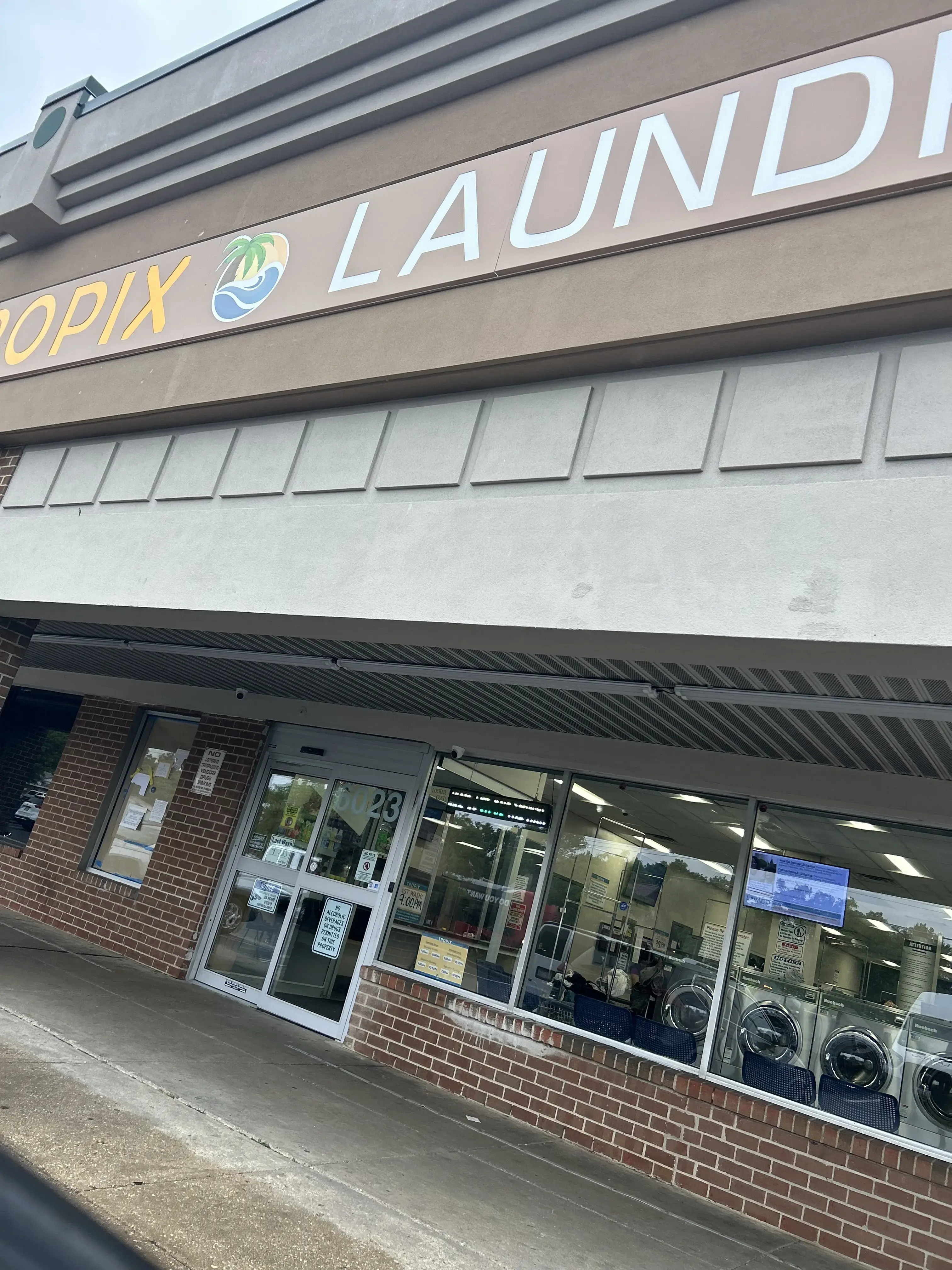 Tropix Laundromat - District Heights - Image 13