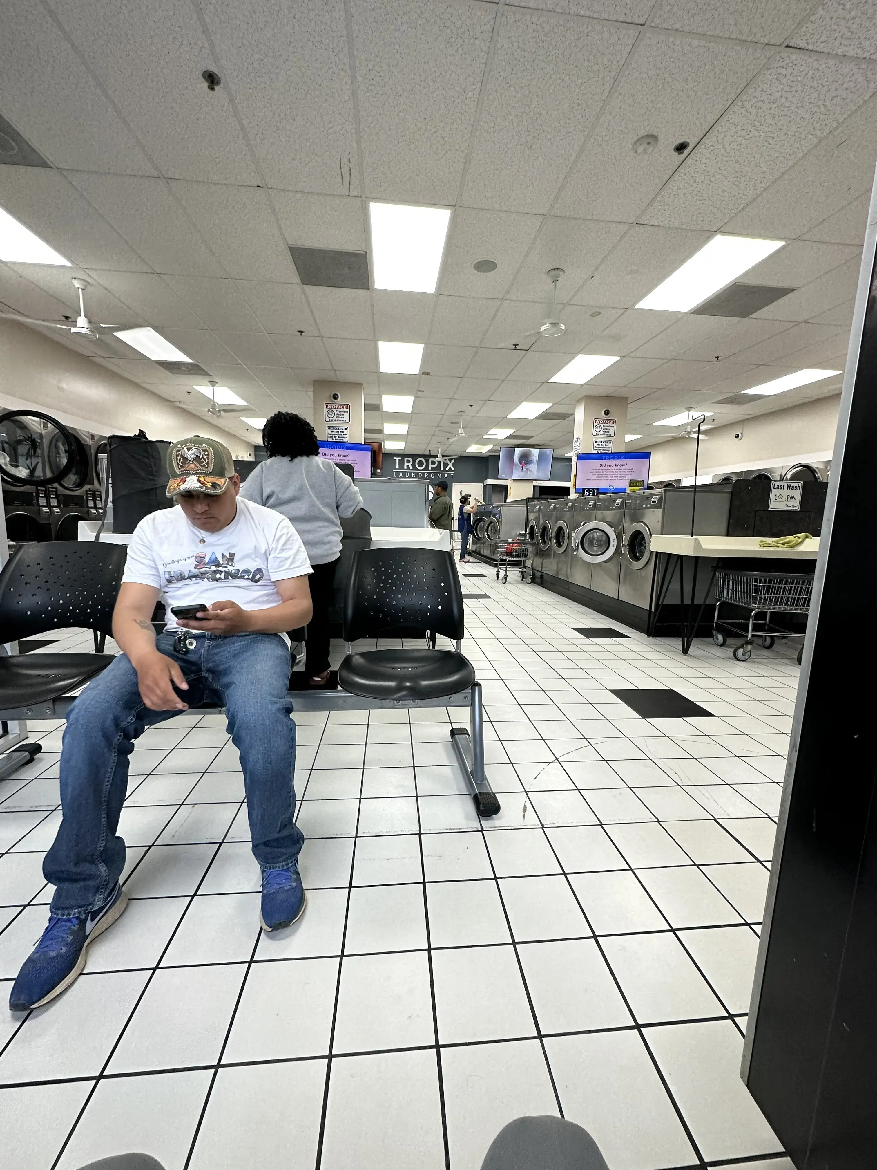 Tropix Laundromat - Gaithersburg thumbnail 5