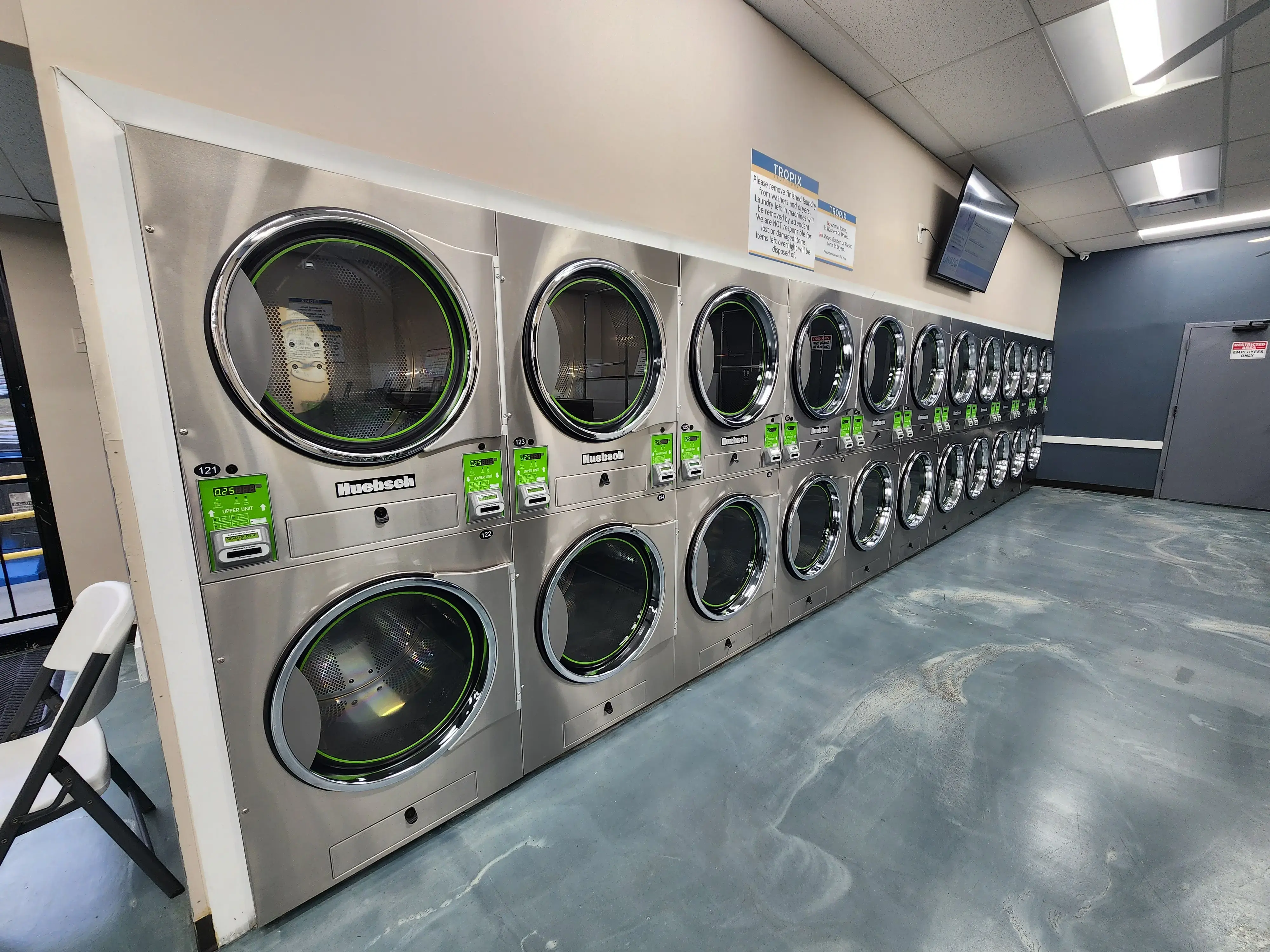 Tropix Laundromat - Silver Spring thumbnail 3