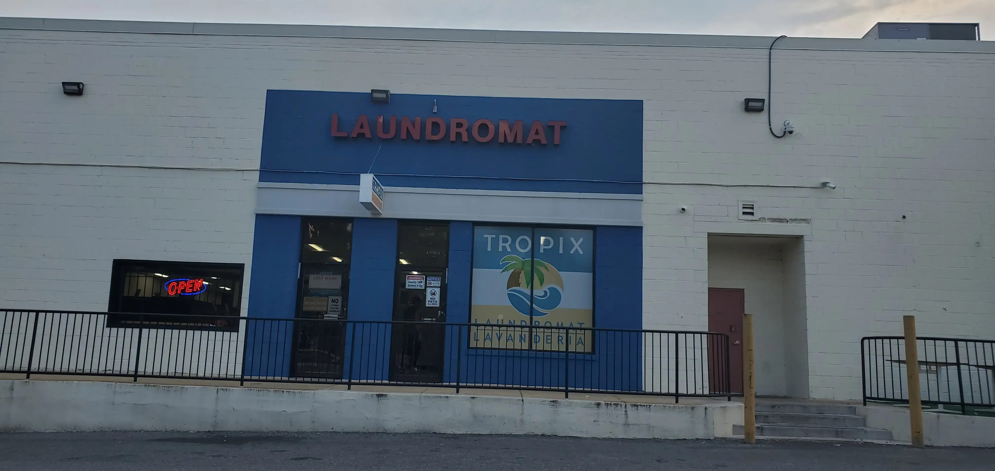 Tropix Laundromat - Silver Spring thumbnail 7