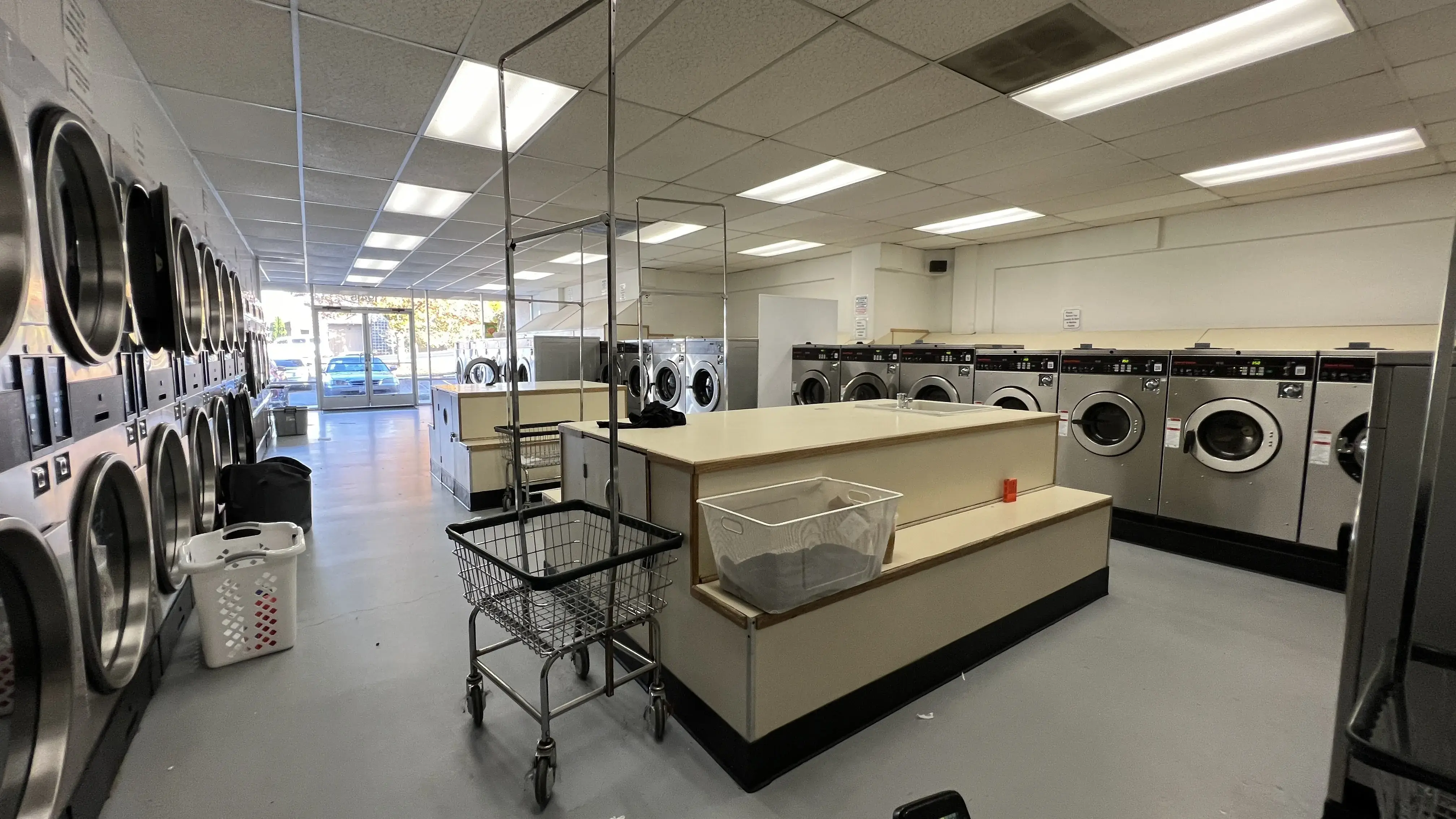 Tualatin Laundromat - Image 2